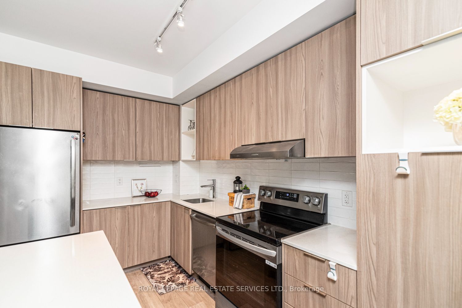 2530 Eglinton Avenue W 117 Property Photo 14