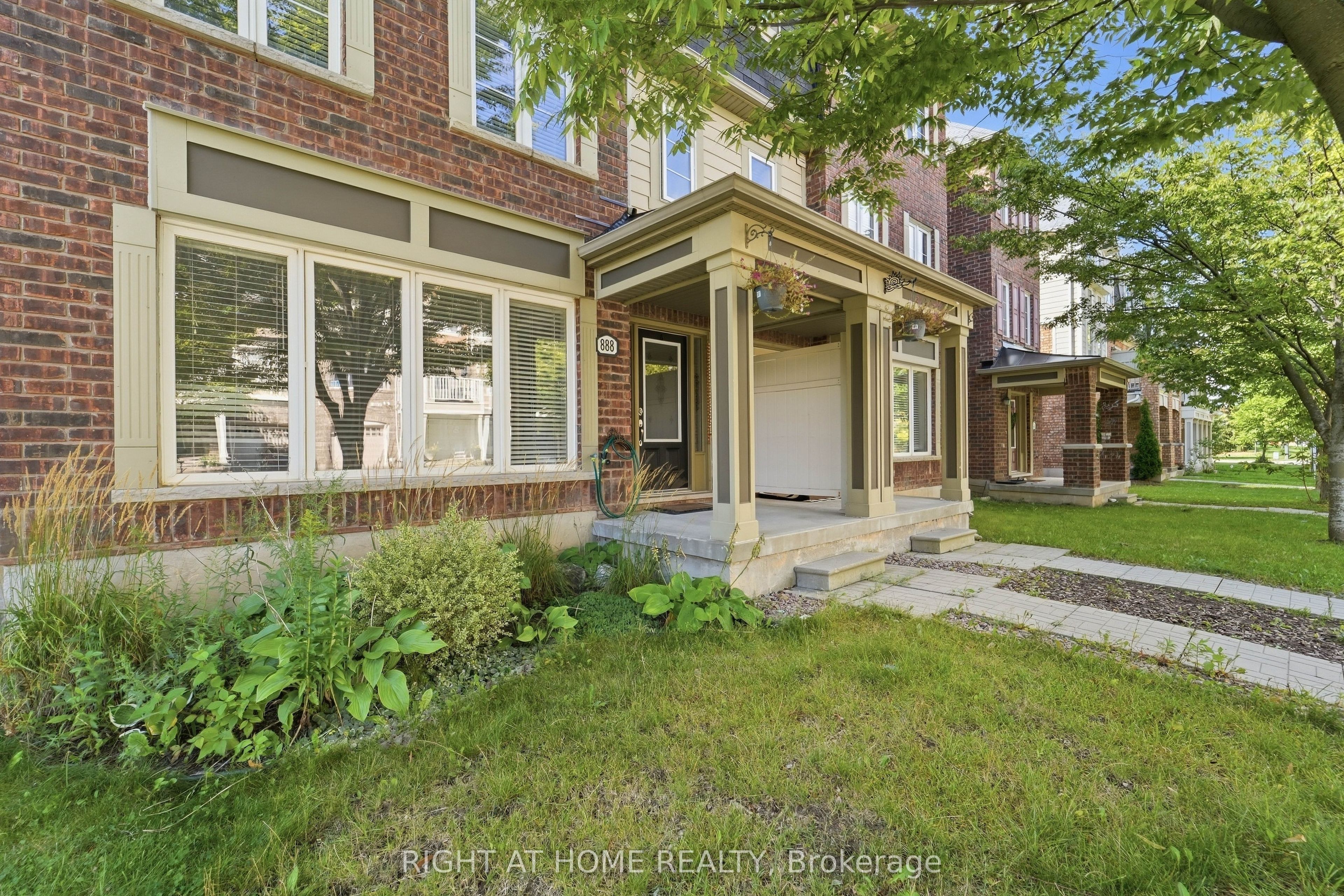 888 Jempson Path Property Photo 3