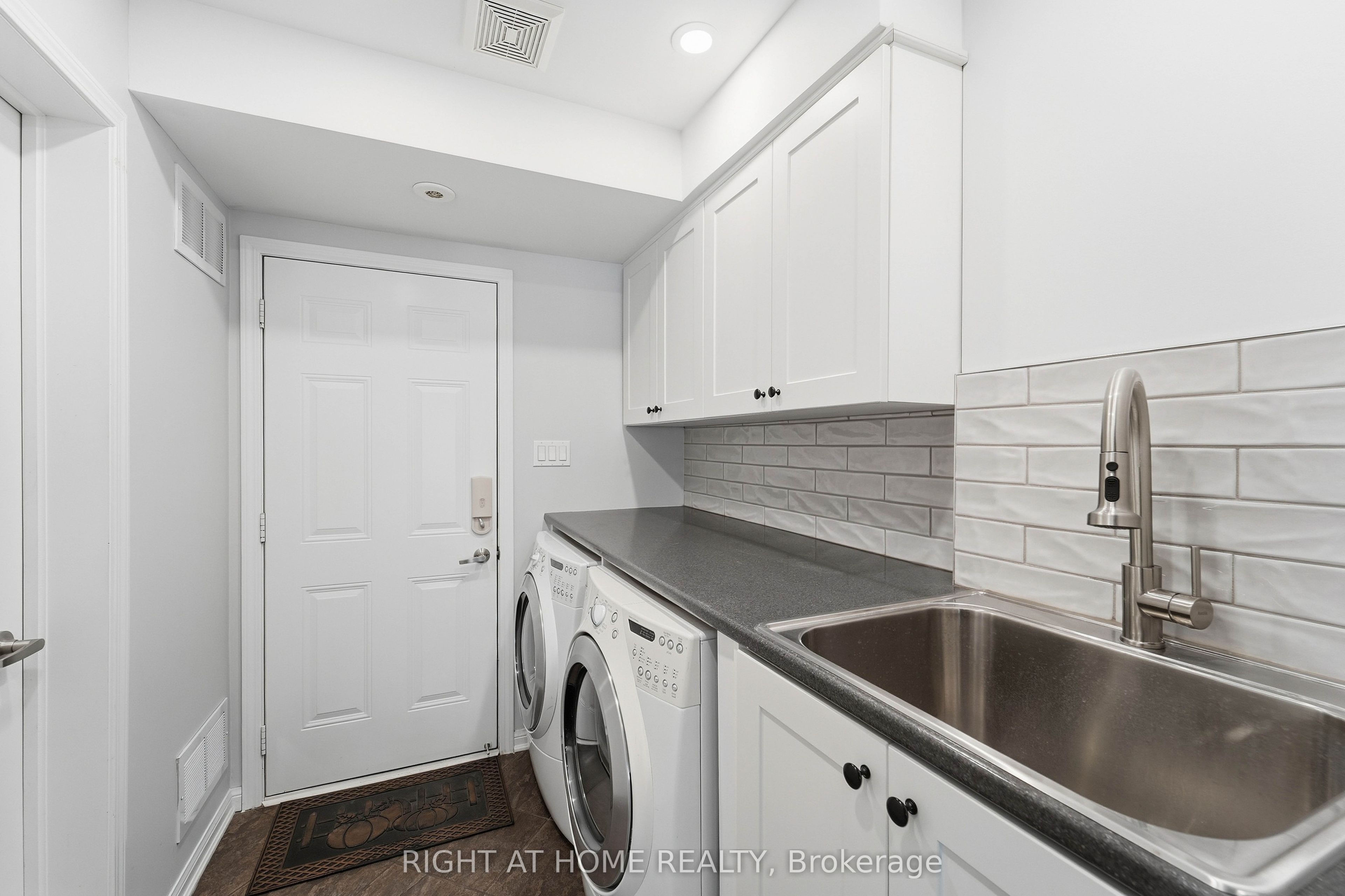 888 Jempson Path Property Photo 10