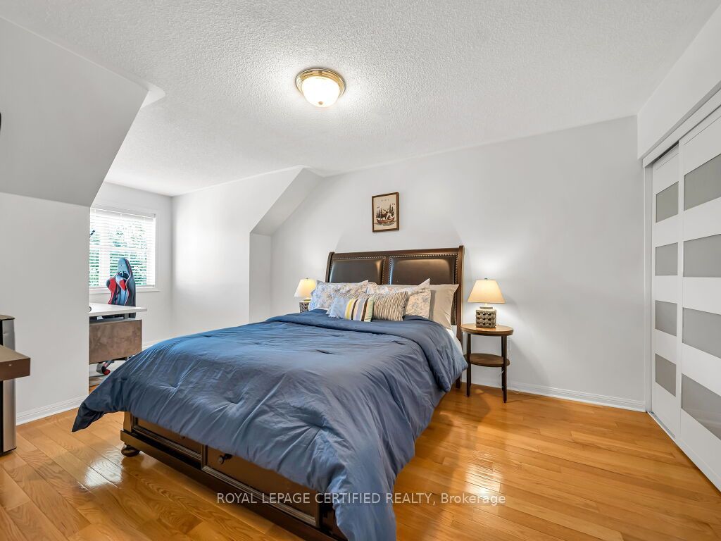 834 Fourth Line Property Photo 20