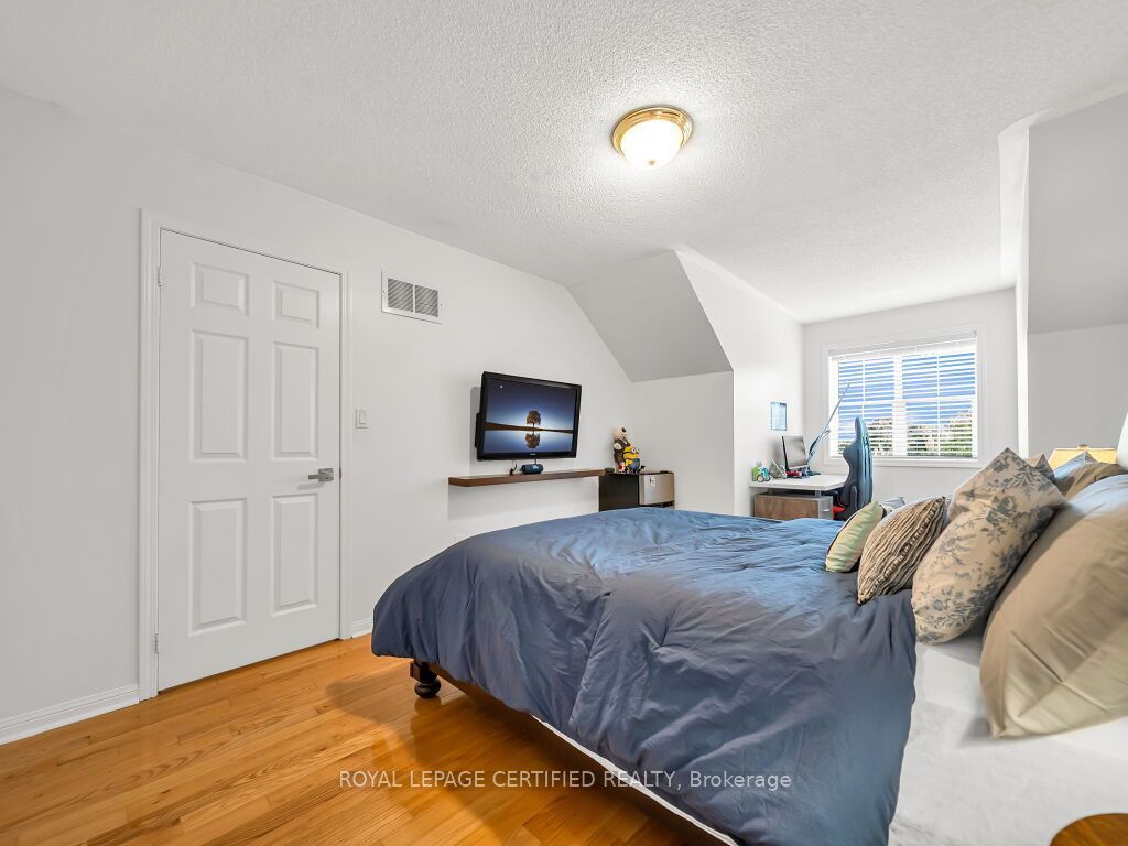 834 Fourth Line Property Photo 21
