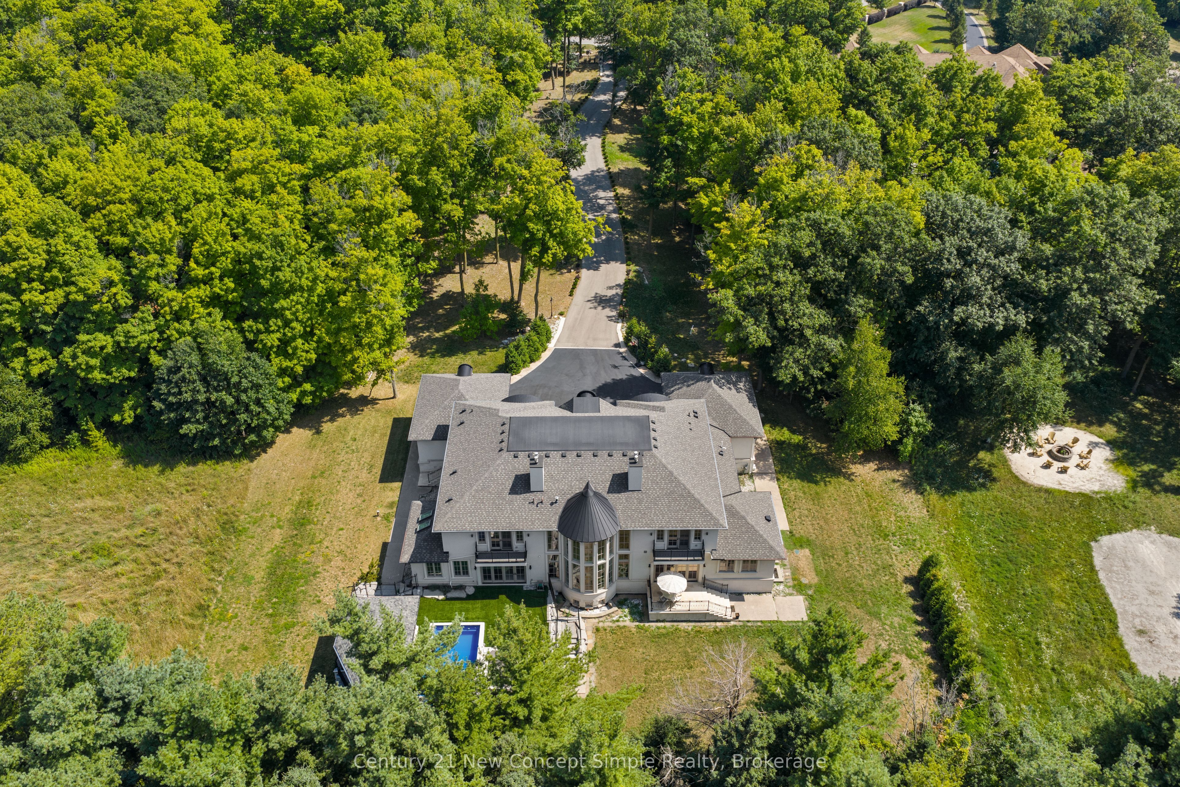 2637 Bluffs Way Property Photo 3
