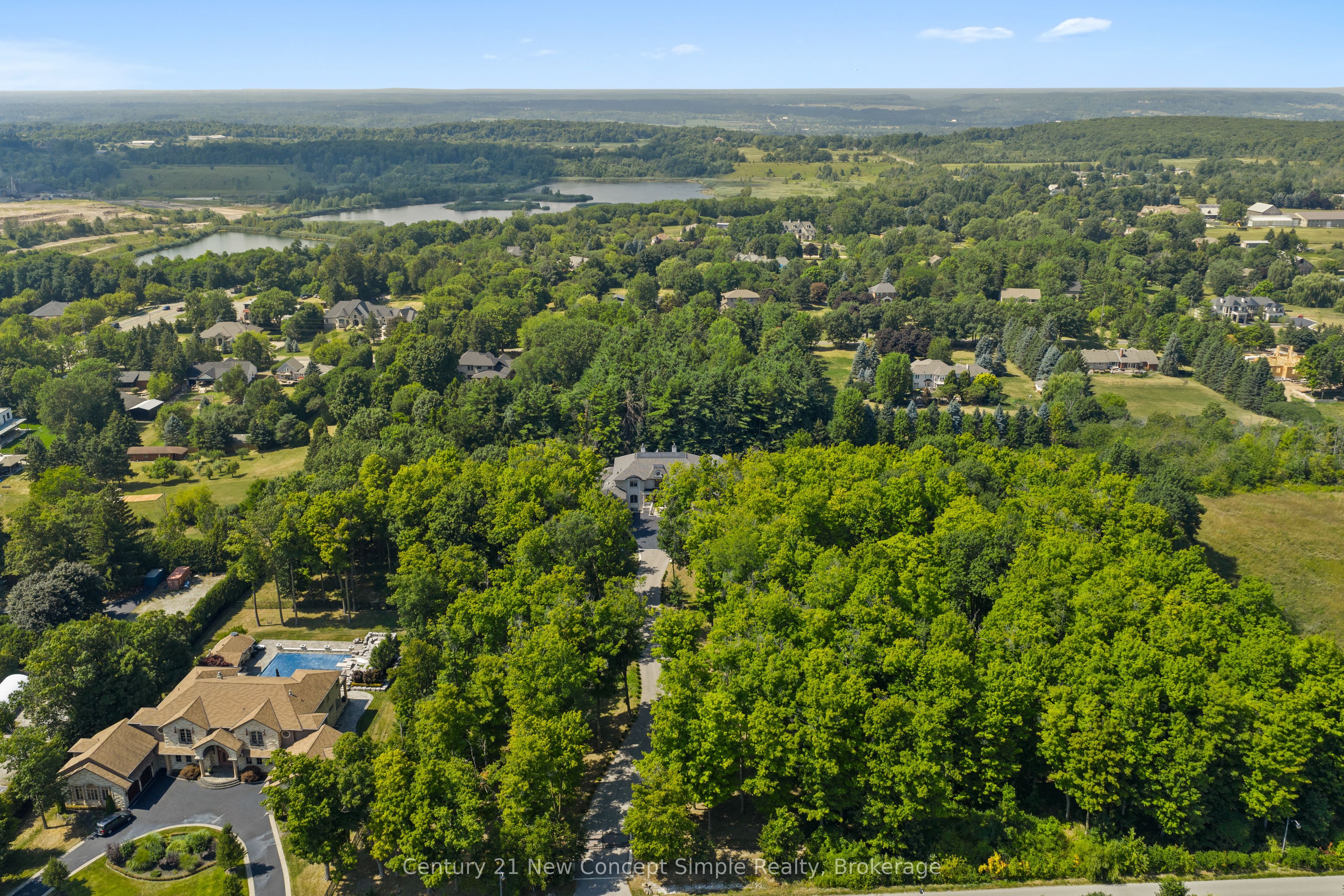 2637 Bluffs Way Property Photo 5