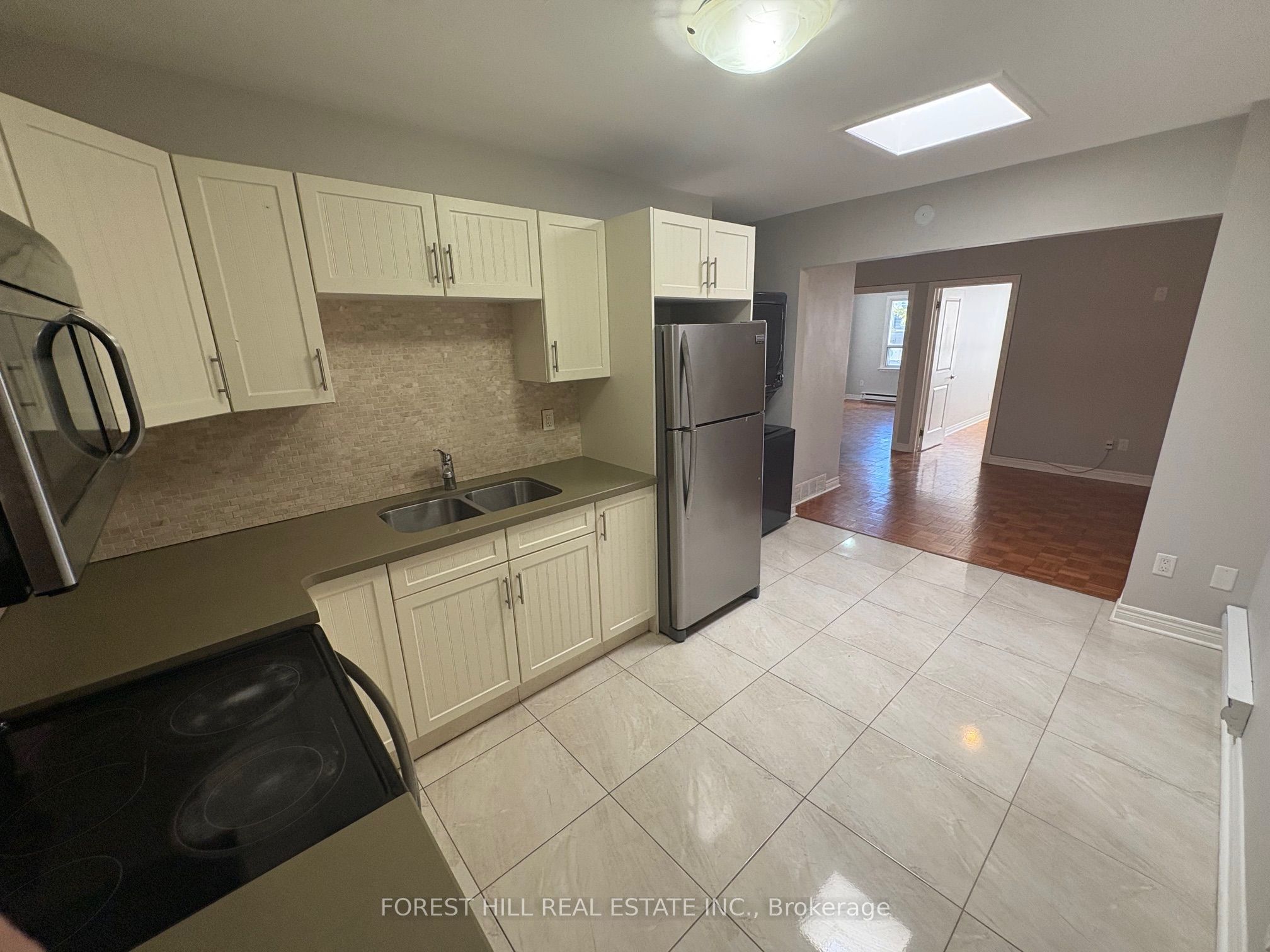 341 Lakeshore Road E 2 Property Photo 5
