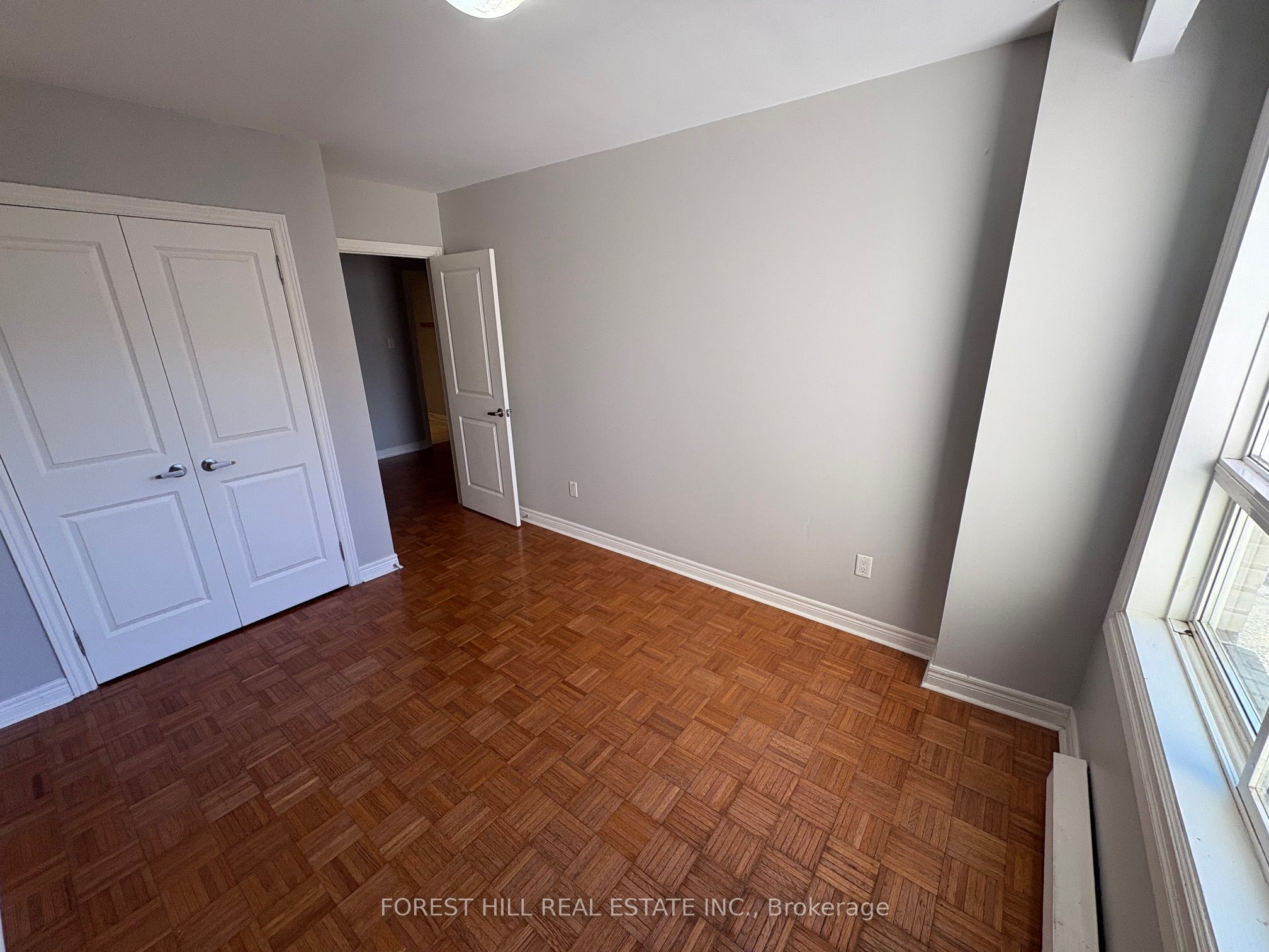 341 Lakeshore Road E 2 Property Photo 8