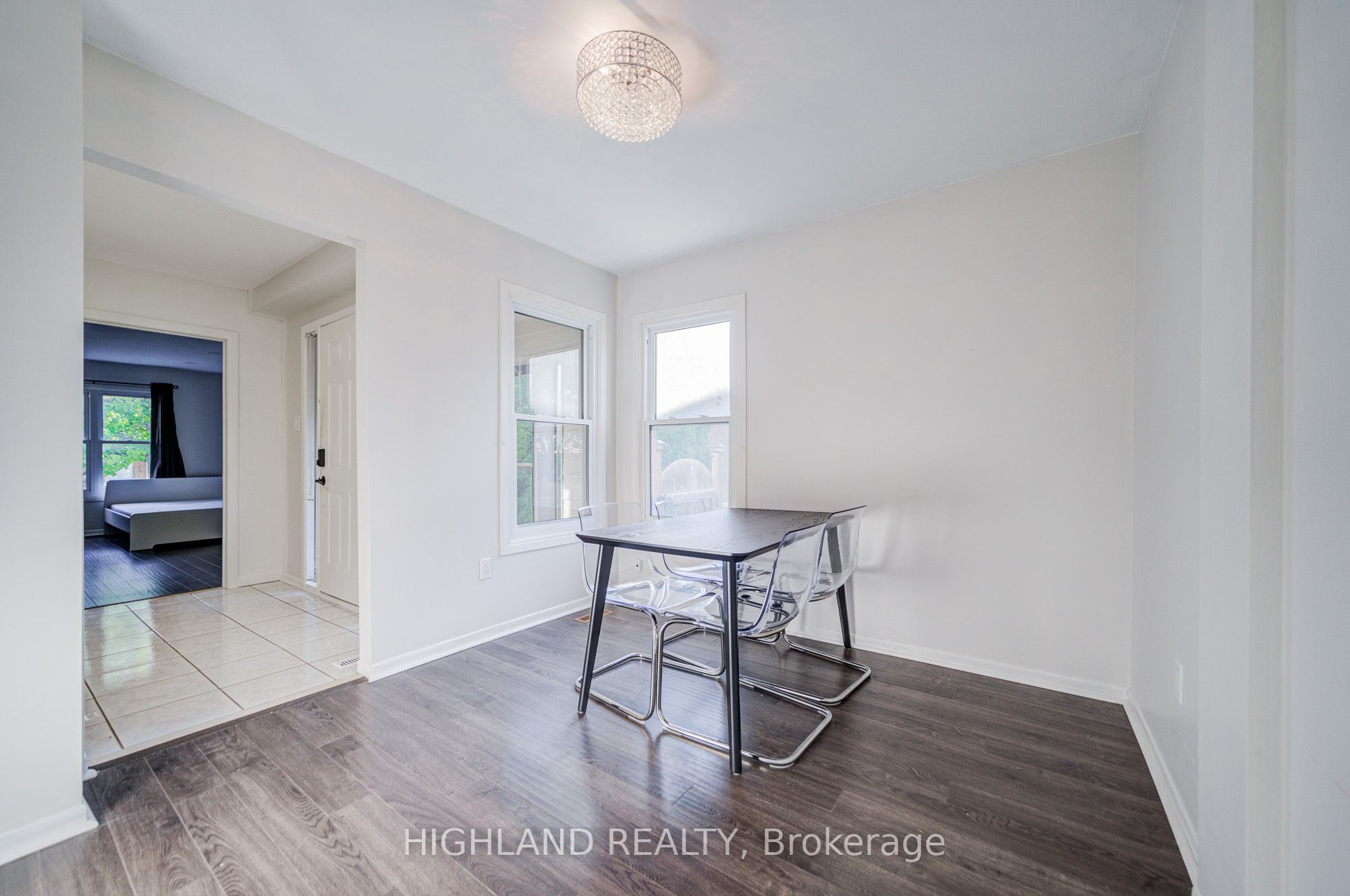 2032 Glenada Crescent Property Photo 6