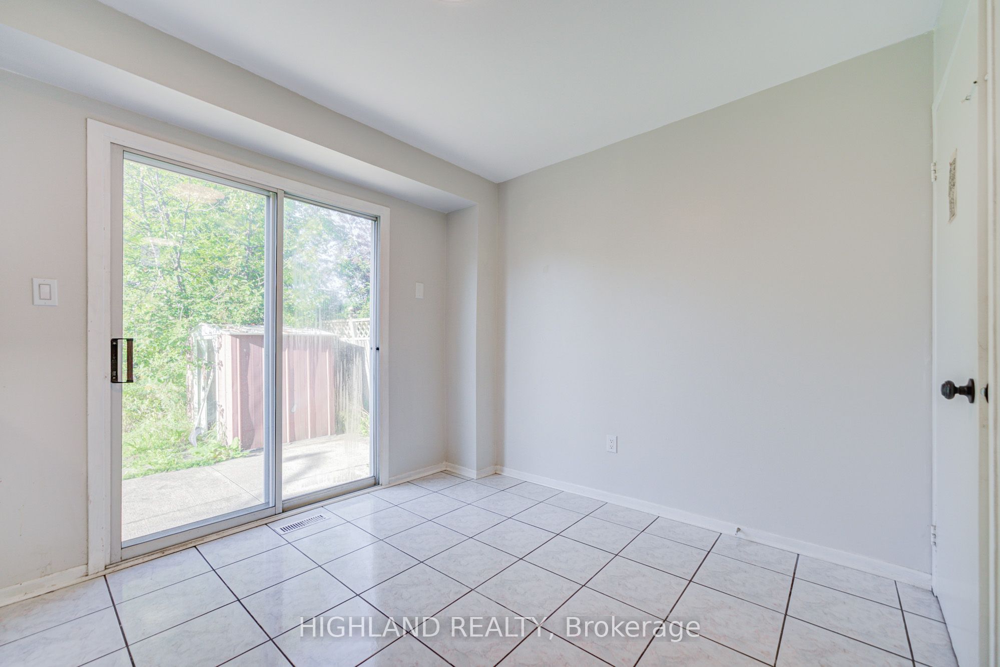 2032 Glenada Crescent Property Photo 10