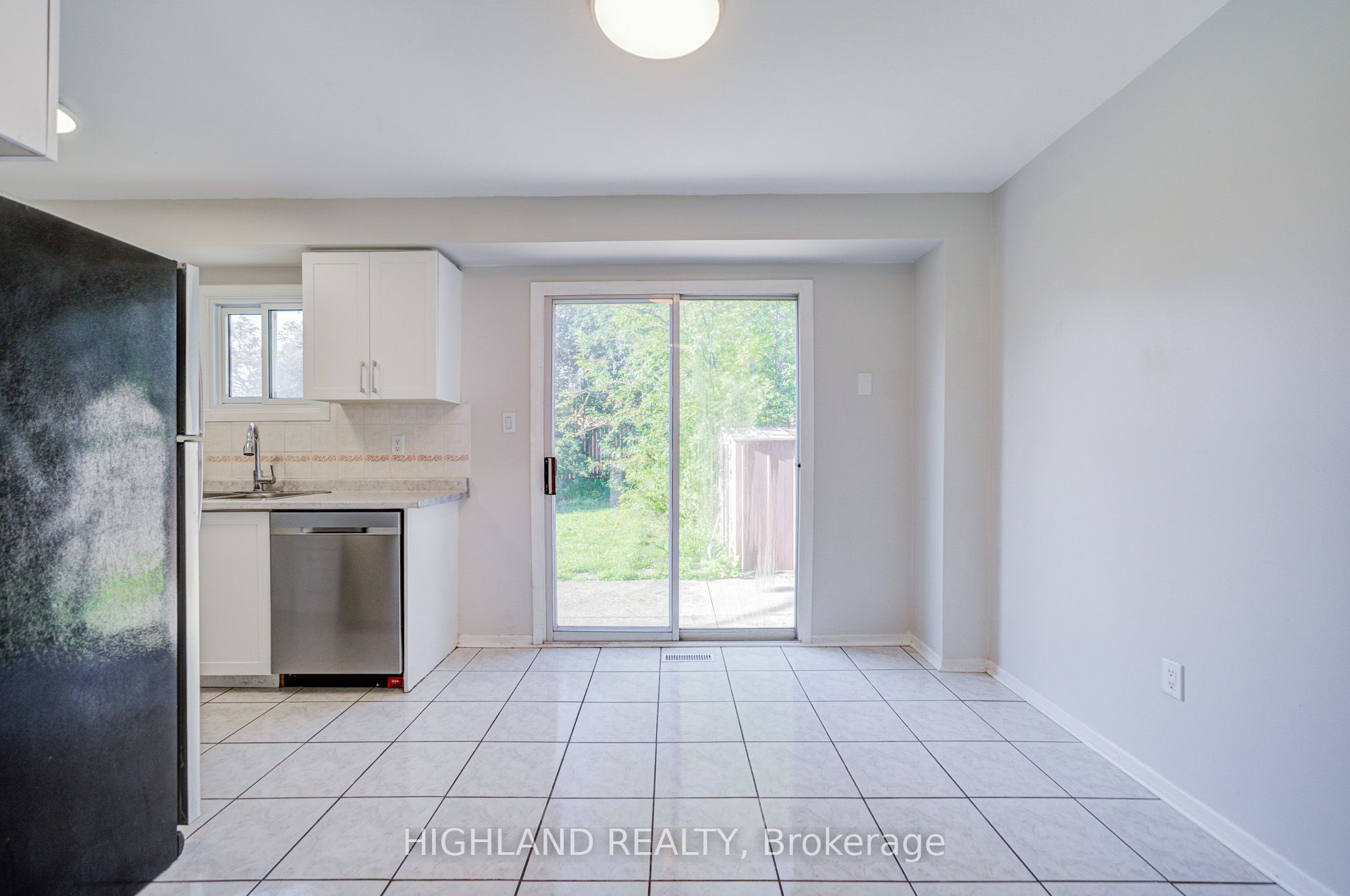 2032 Glenada Crescent Property Photo 11