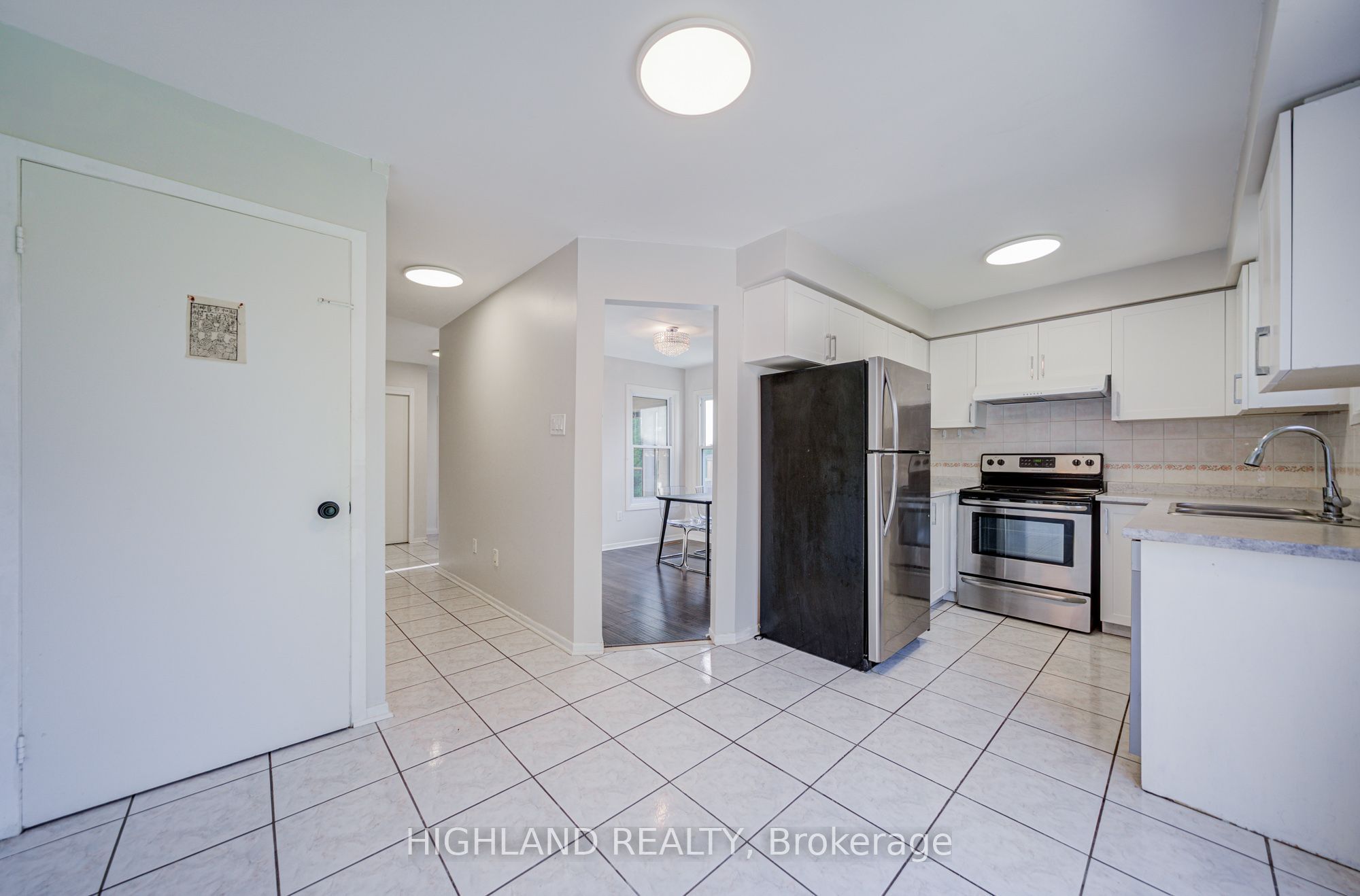 2032 Glenada Crescent Property Photo 13