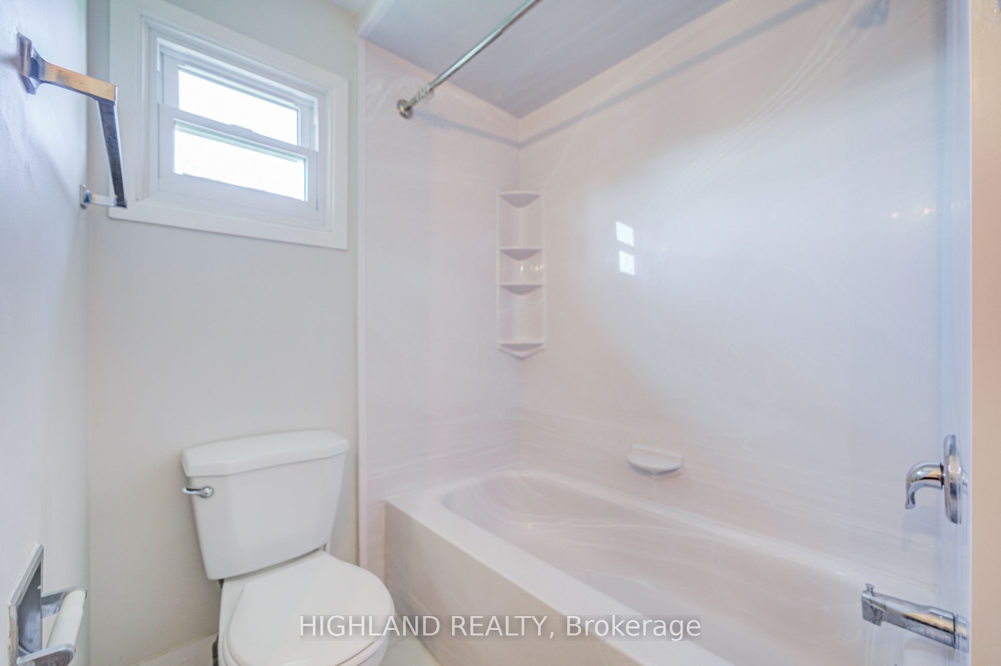 2032 Glenada Crescent Property Photo 16