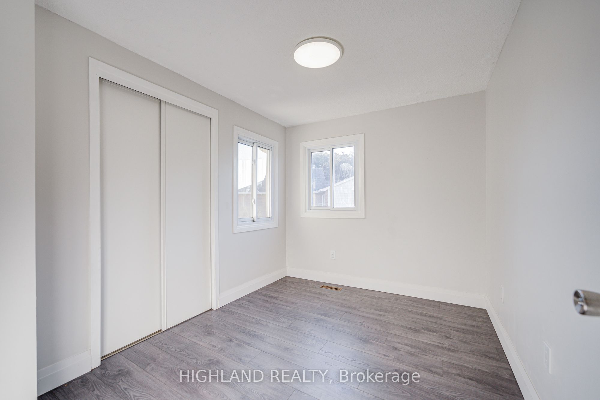 2032 Glenada Crescent Property Photo 18