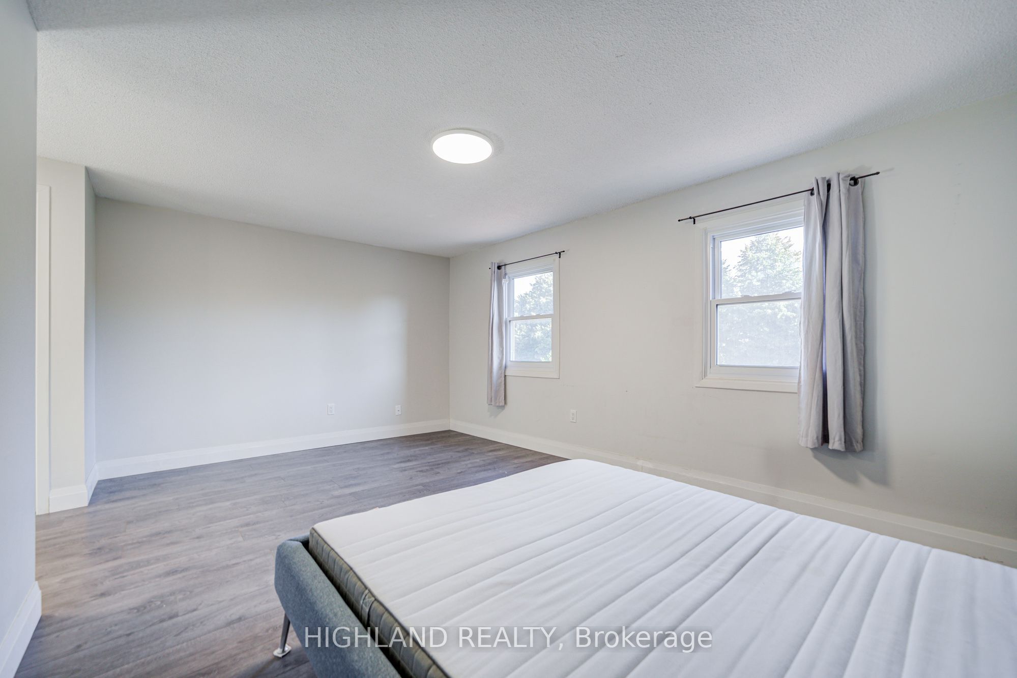 2032 Glenada Crescent Property Photo 20