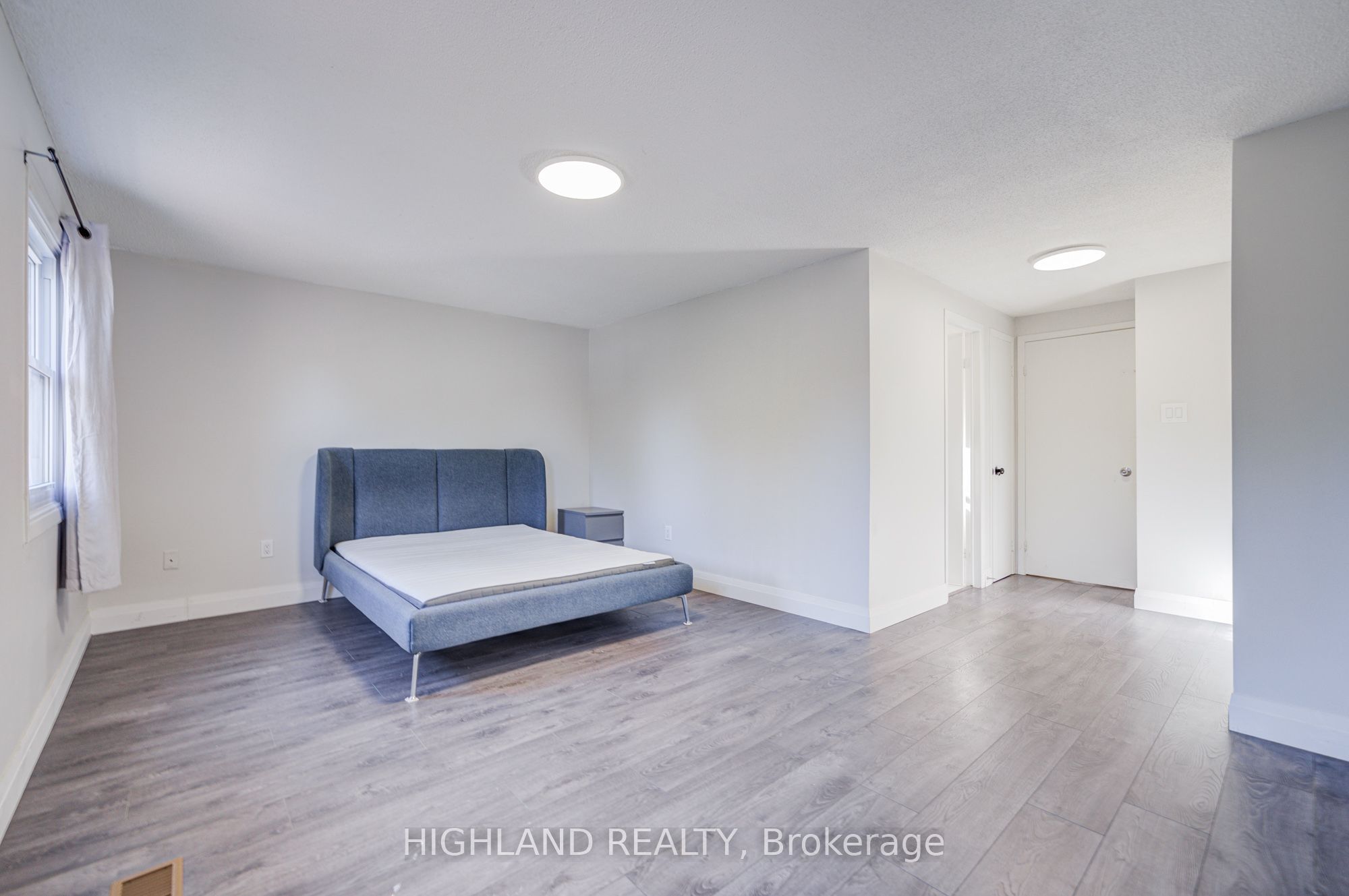 2032 Glenada Crescent Property Photo 21