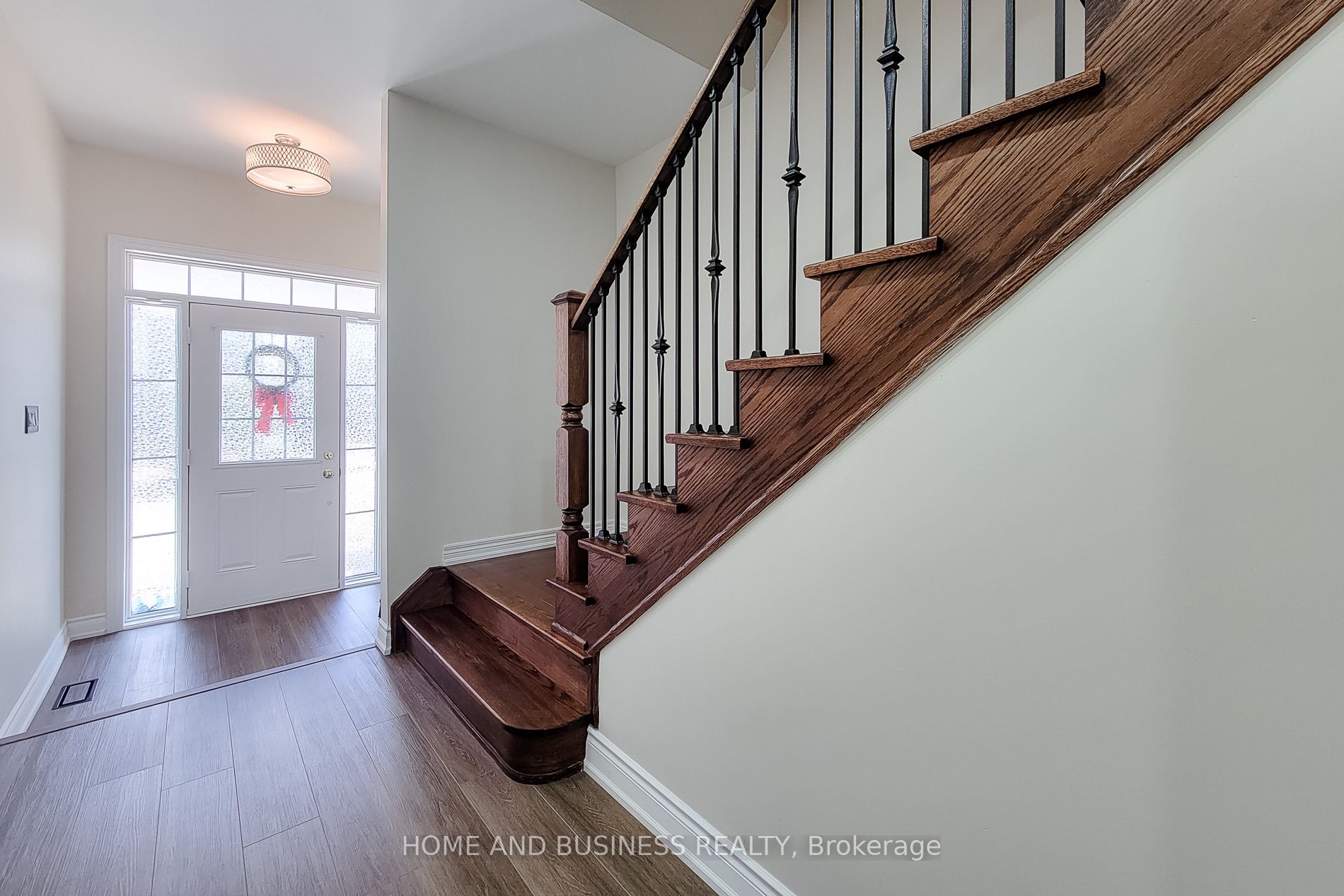 5532 Meadowcrest Avenue Property Photo 4