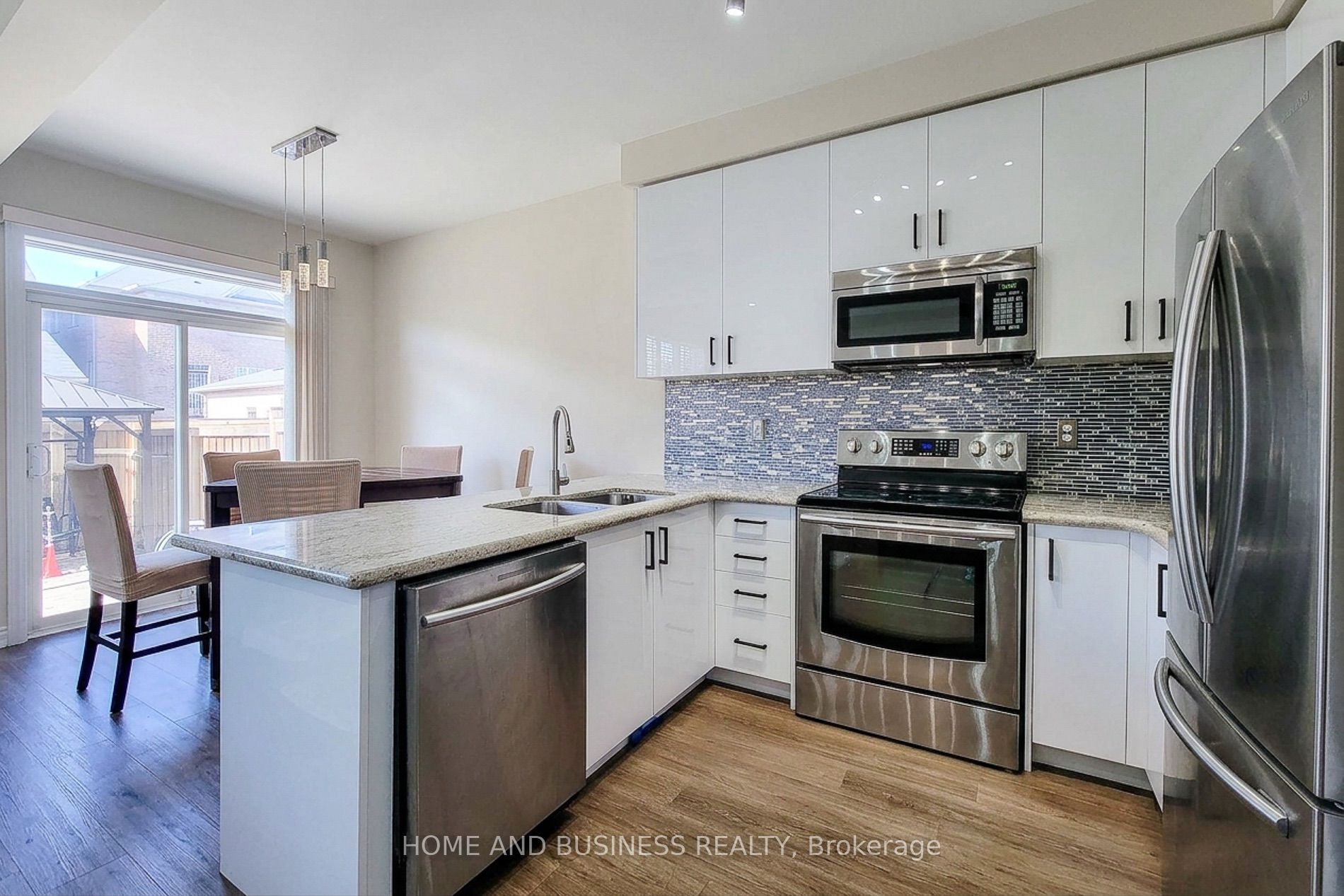 5532 Meadowcrest Avenue Property Photo 10