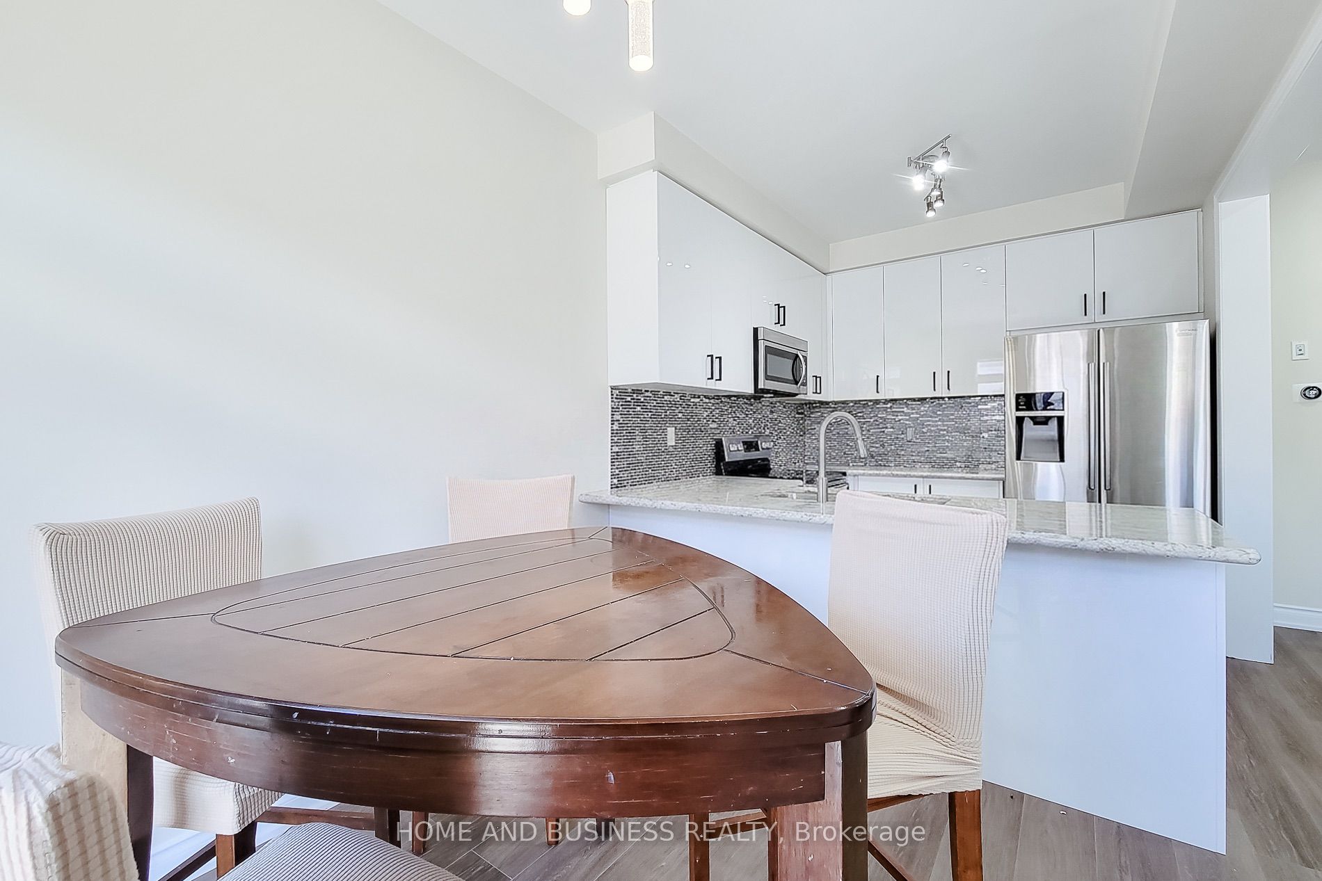5532 Meadowcrest Avenue Property Photo 13