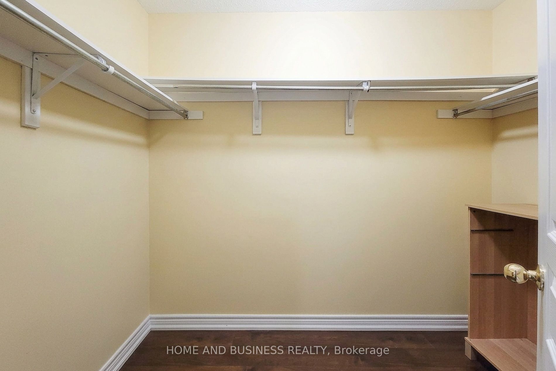5532 Meadowcrest Avenue Property Photo 19