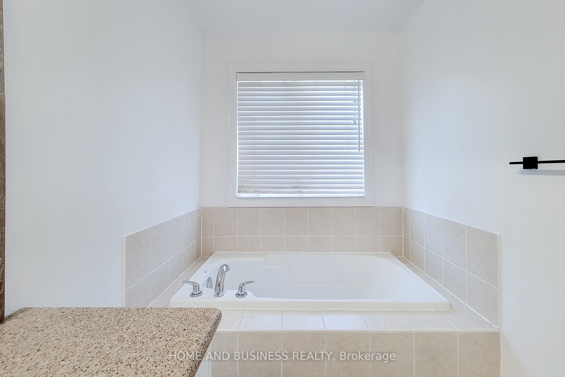 5532 Meadowcrest Avenue Property Photo 21