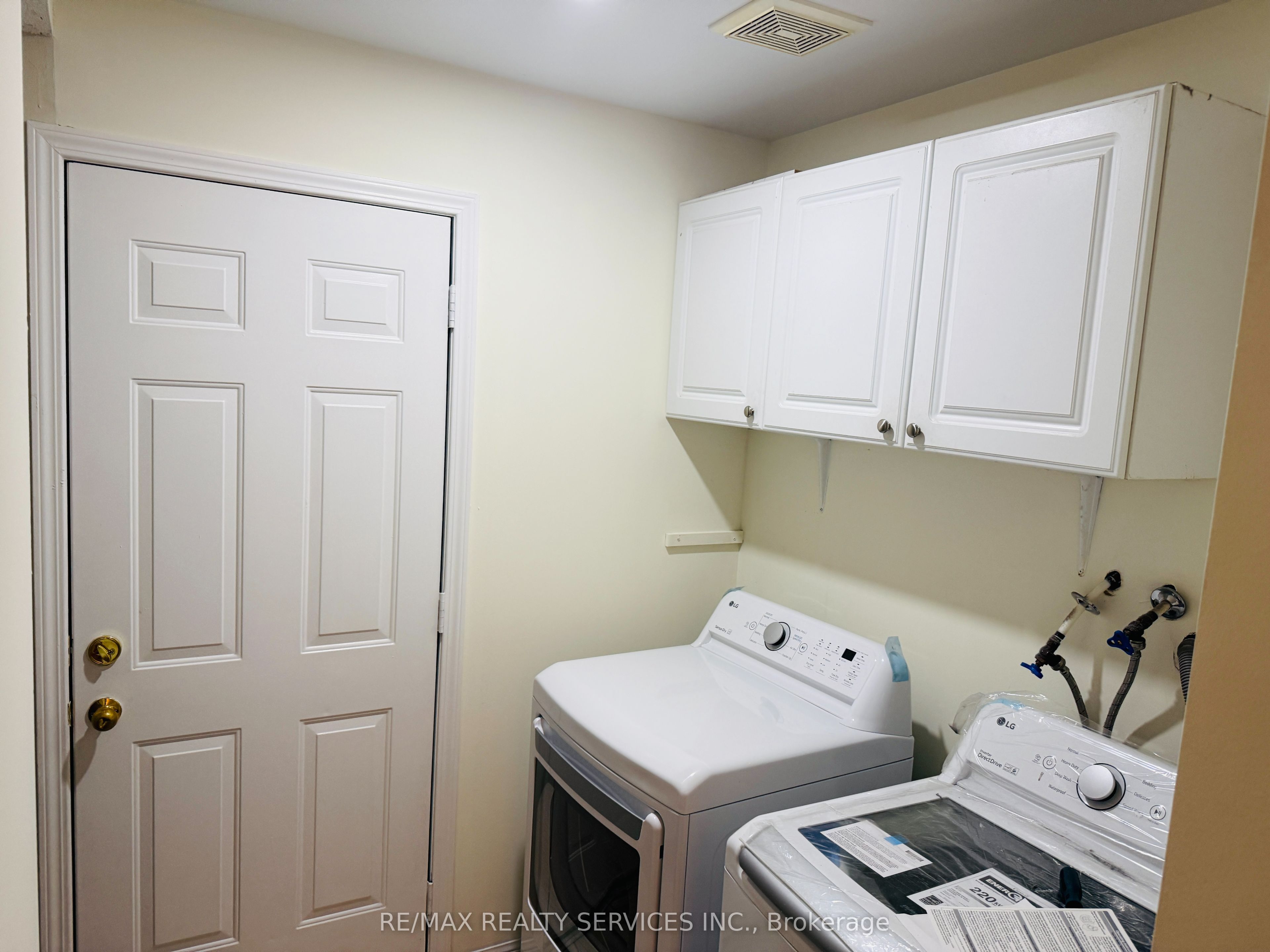 1134 Houston Drive Property Photo 8