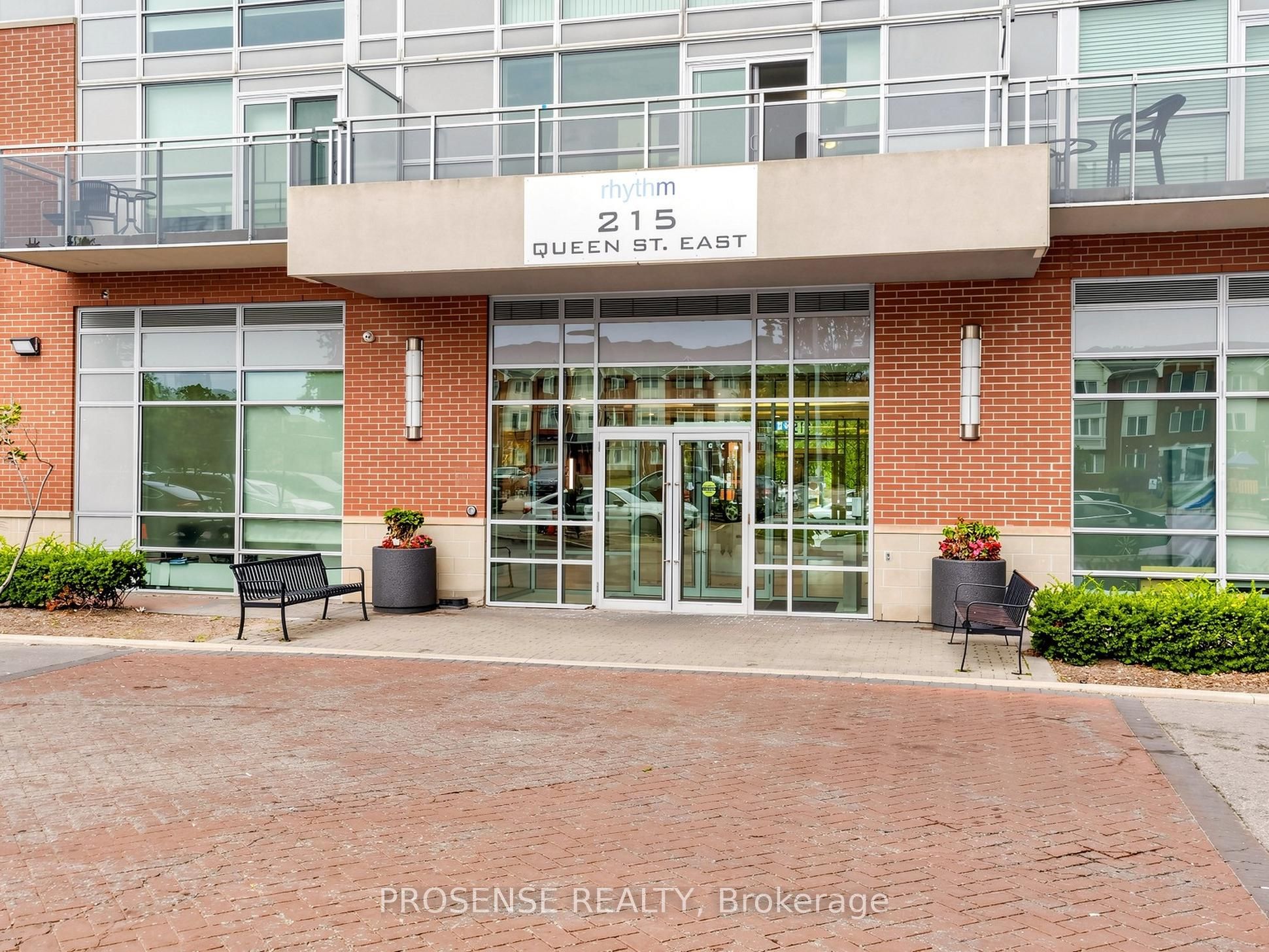 215 W Queen Street E 306 Property Photo 2
