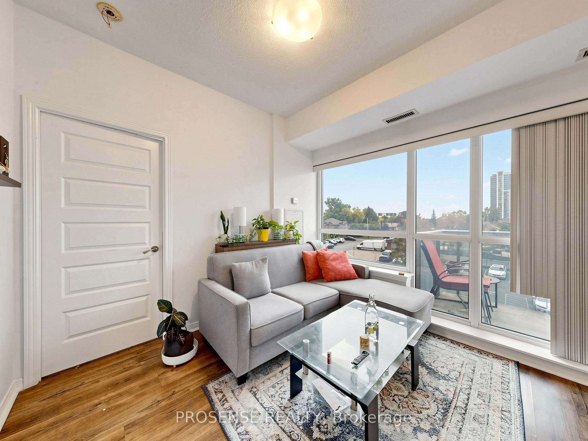 215 W Queen Street E 306 Property Photo 10