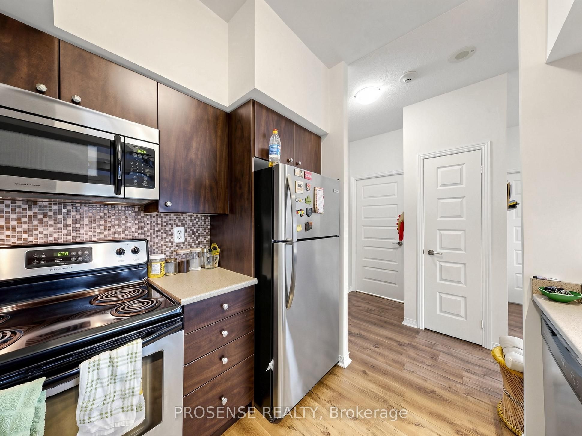 215 W Queen Street E 306 Property Photo 16