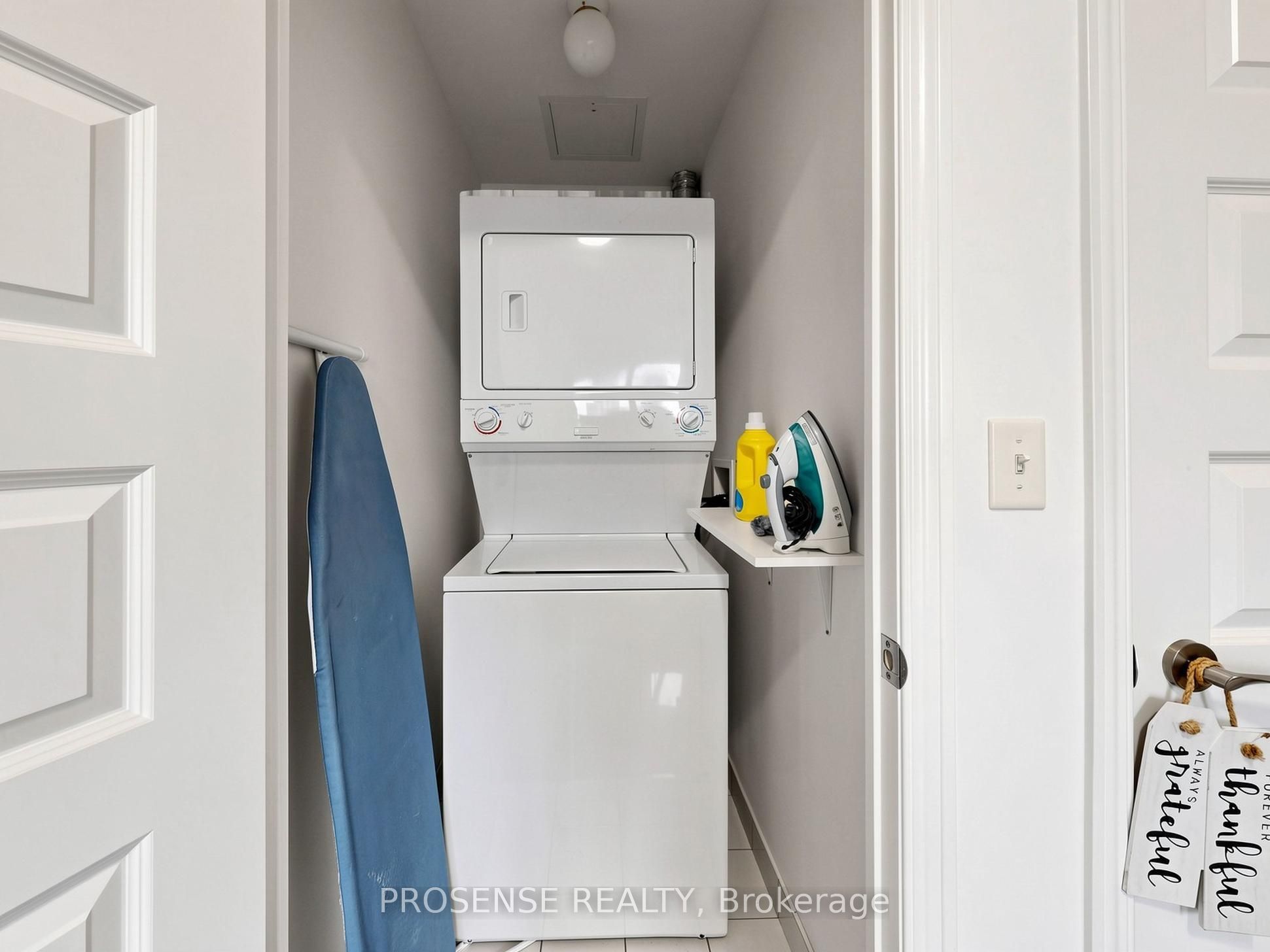 215 W Queen Street E 306 Property Photo 23