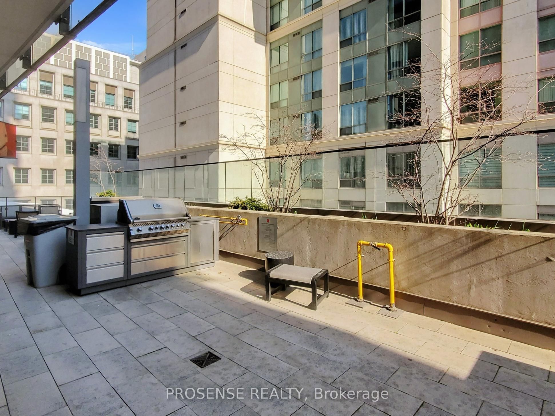 215 W Queen Street E 306 Property Photo 34