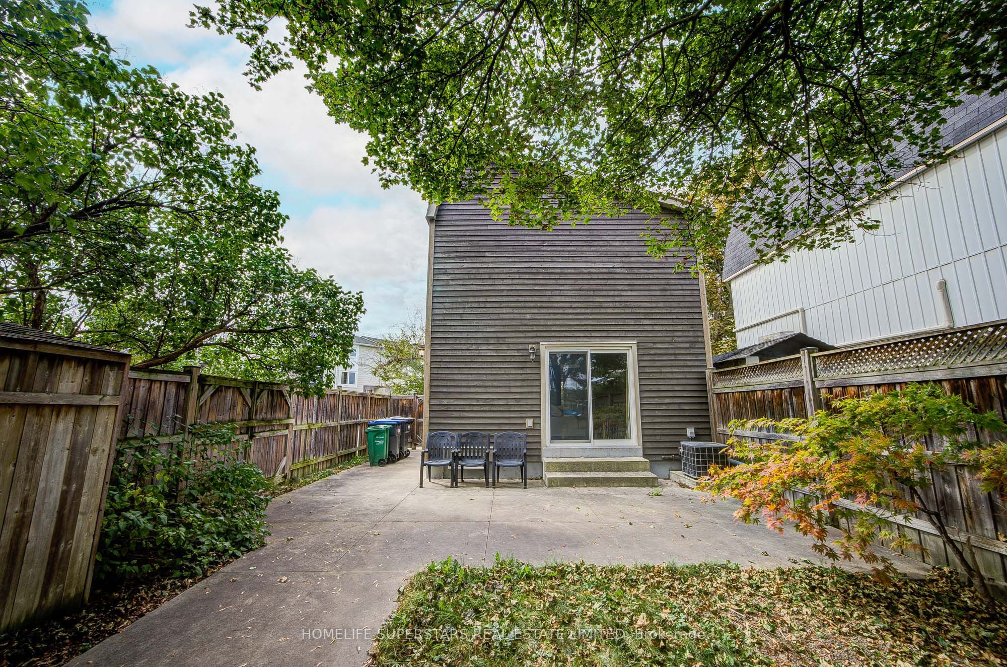 50 Hoskins Square Property Photo 2