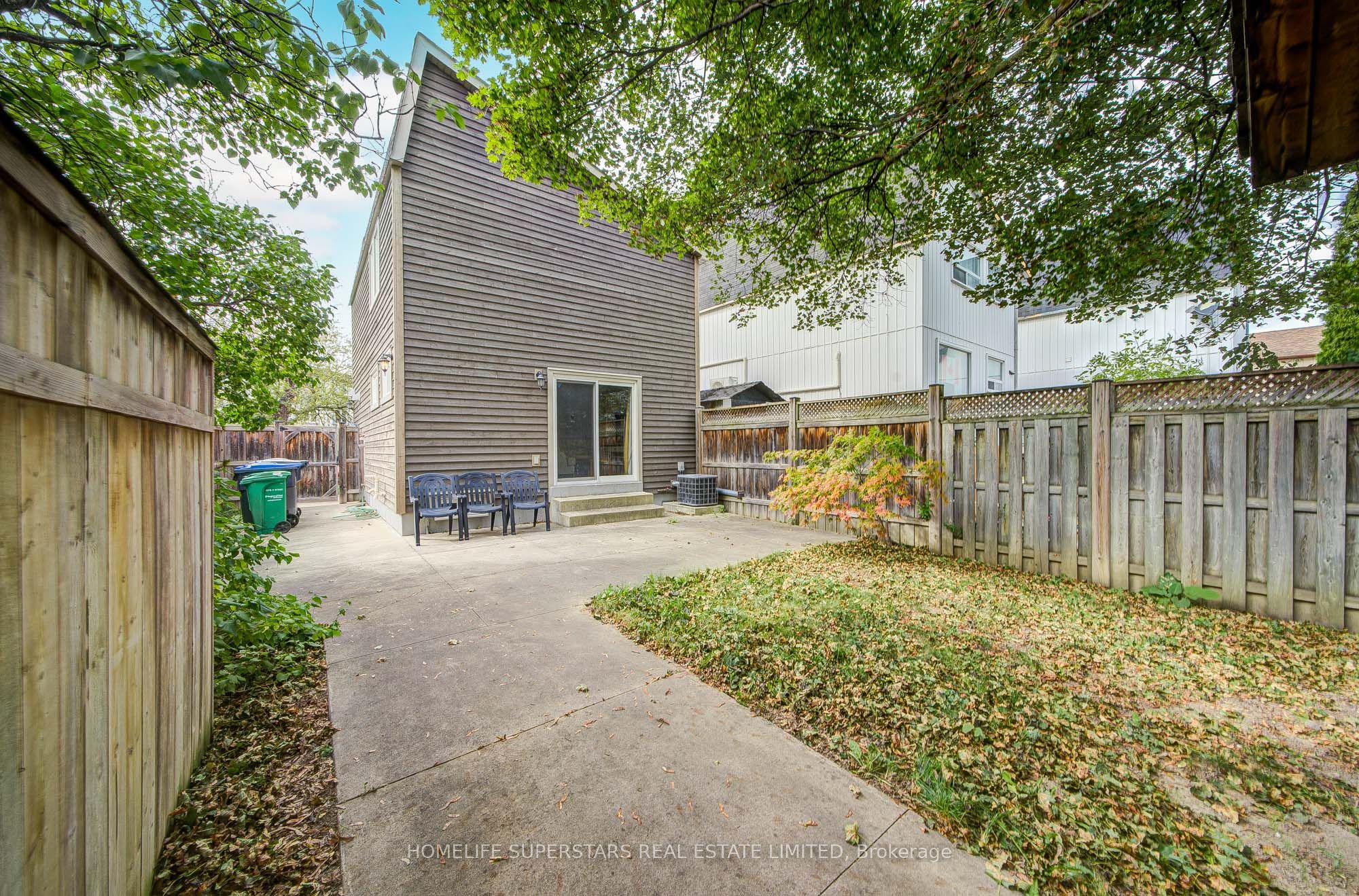 50 Hoskins Square Property Photo 3