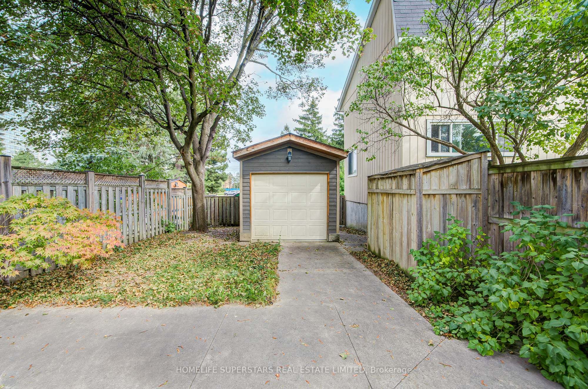 50 Hoskins Square Property Photo 4
