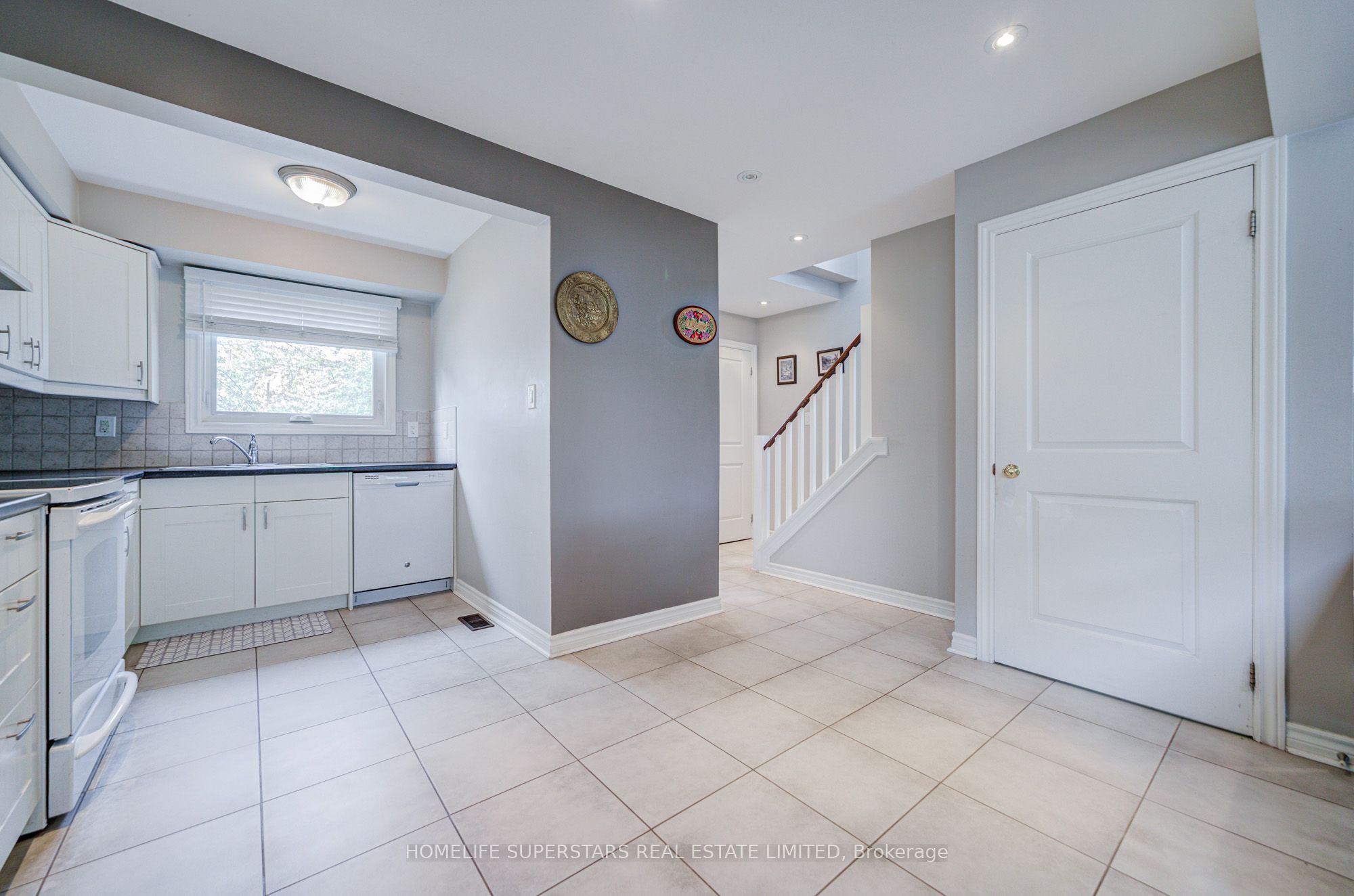 50 Hoskins Square Property Photo 12