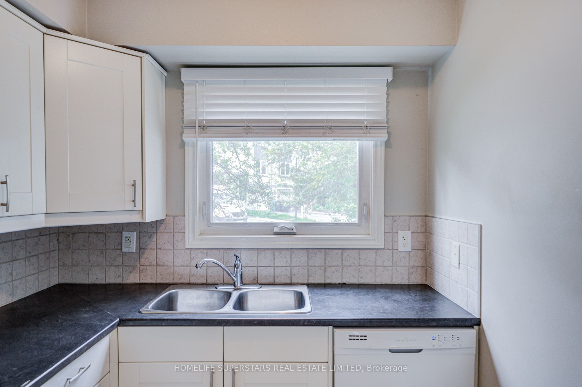 50 Hoskins Square Property Photo 16
