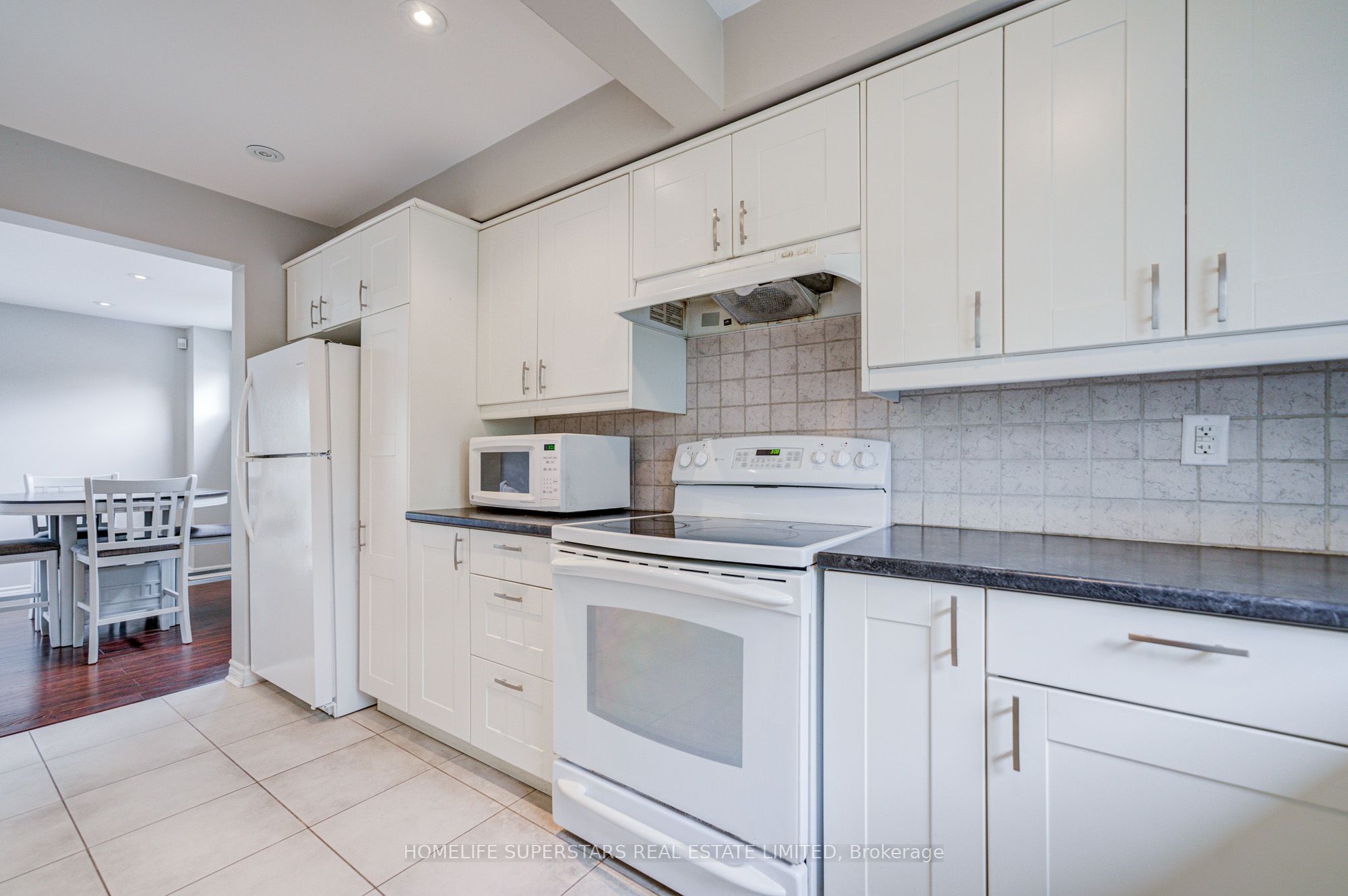 50 Hoskins Square Property Photo 17