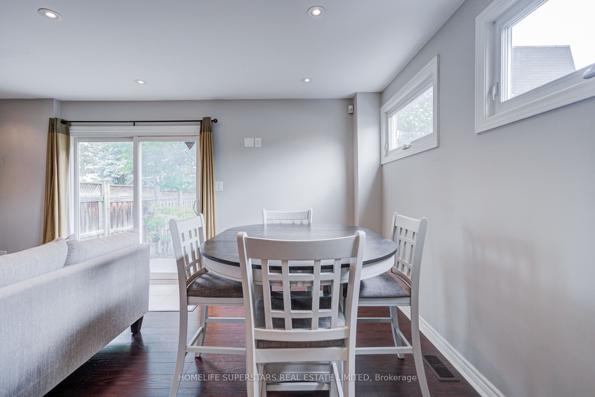 50 Hoskins Square Property Photo 21