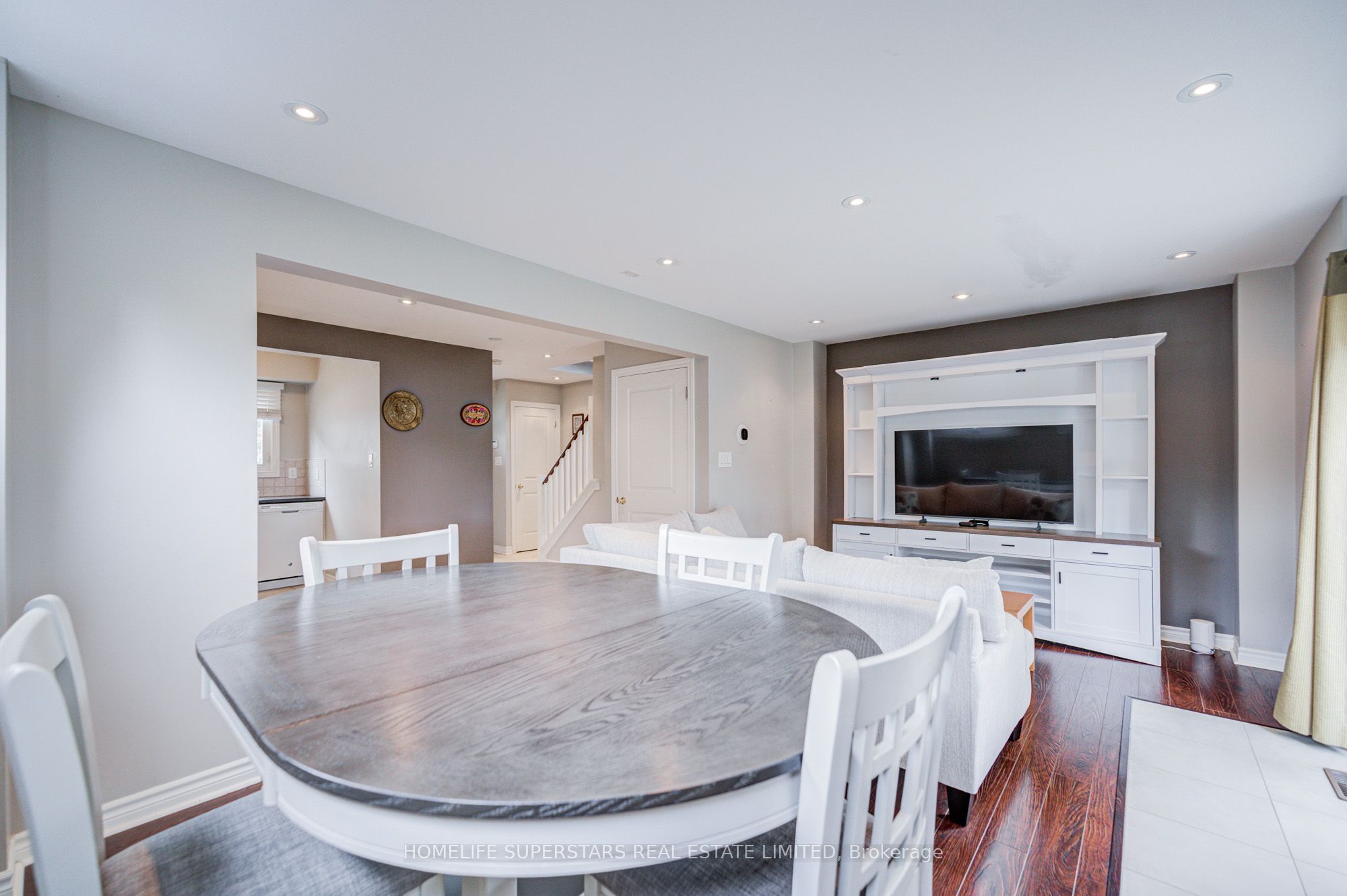 50 Hoskins Square Property Photo 22