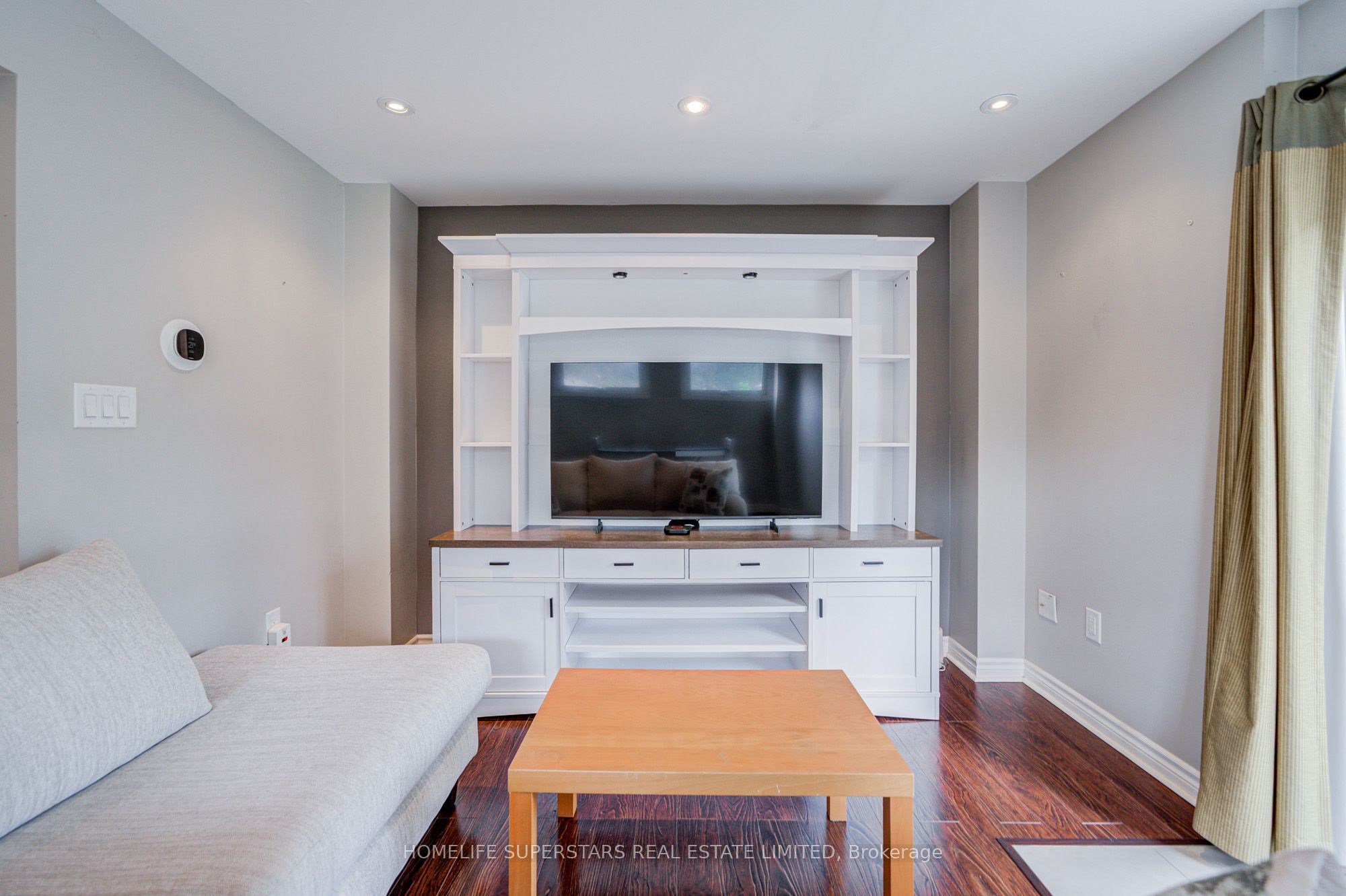 50 Hoskins Square Property Photo 23
