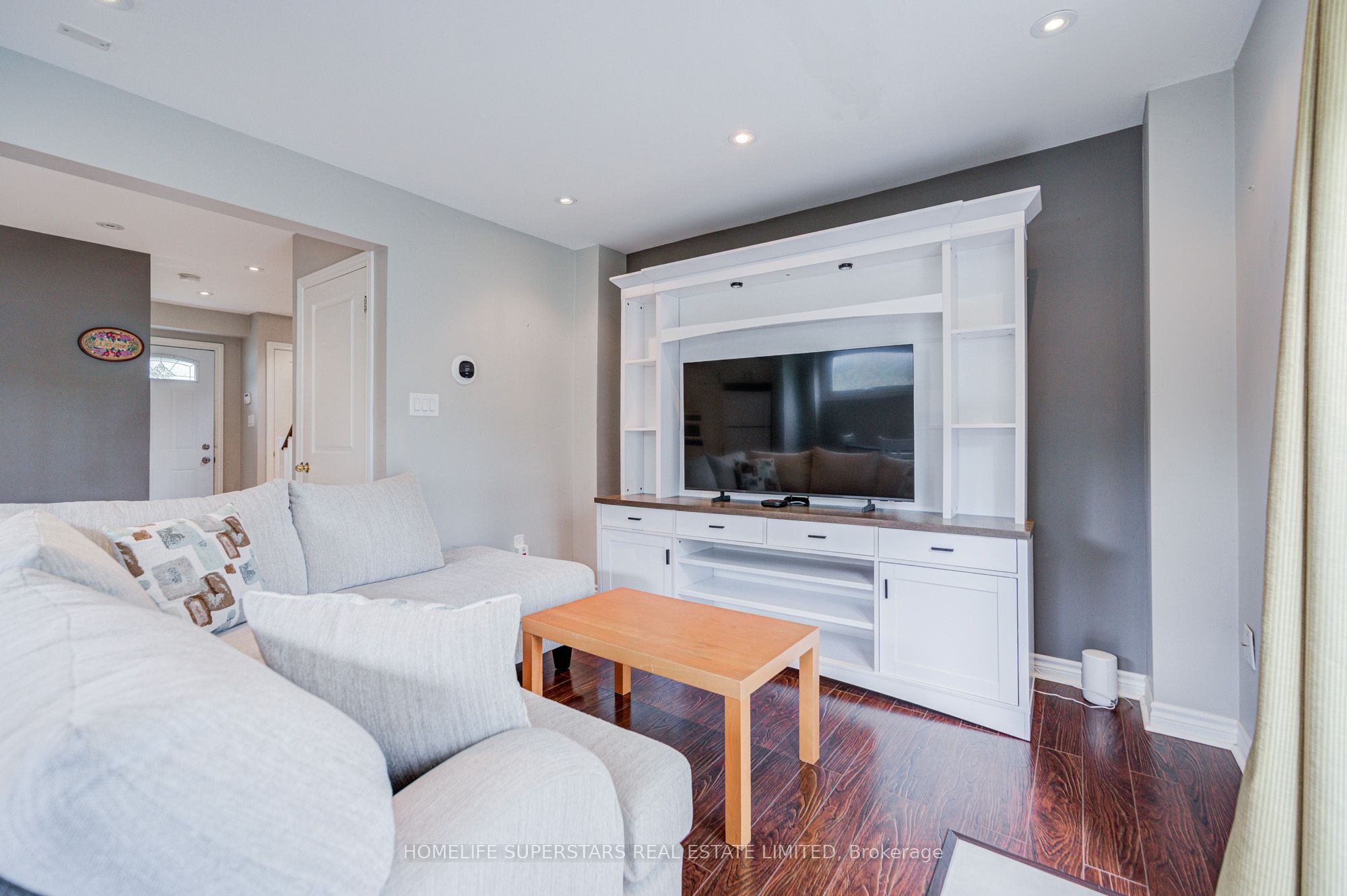 50 Hoskins Square Property Photo 24