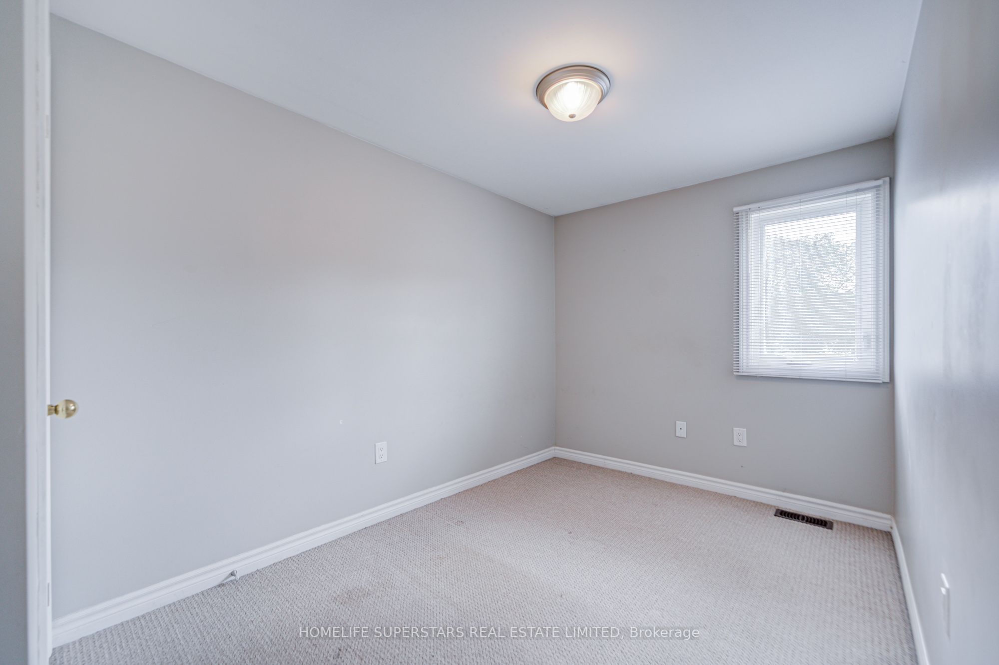 50 Hoskins Square Property Photo 32