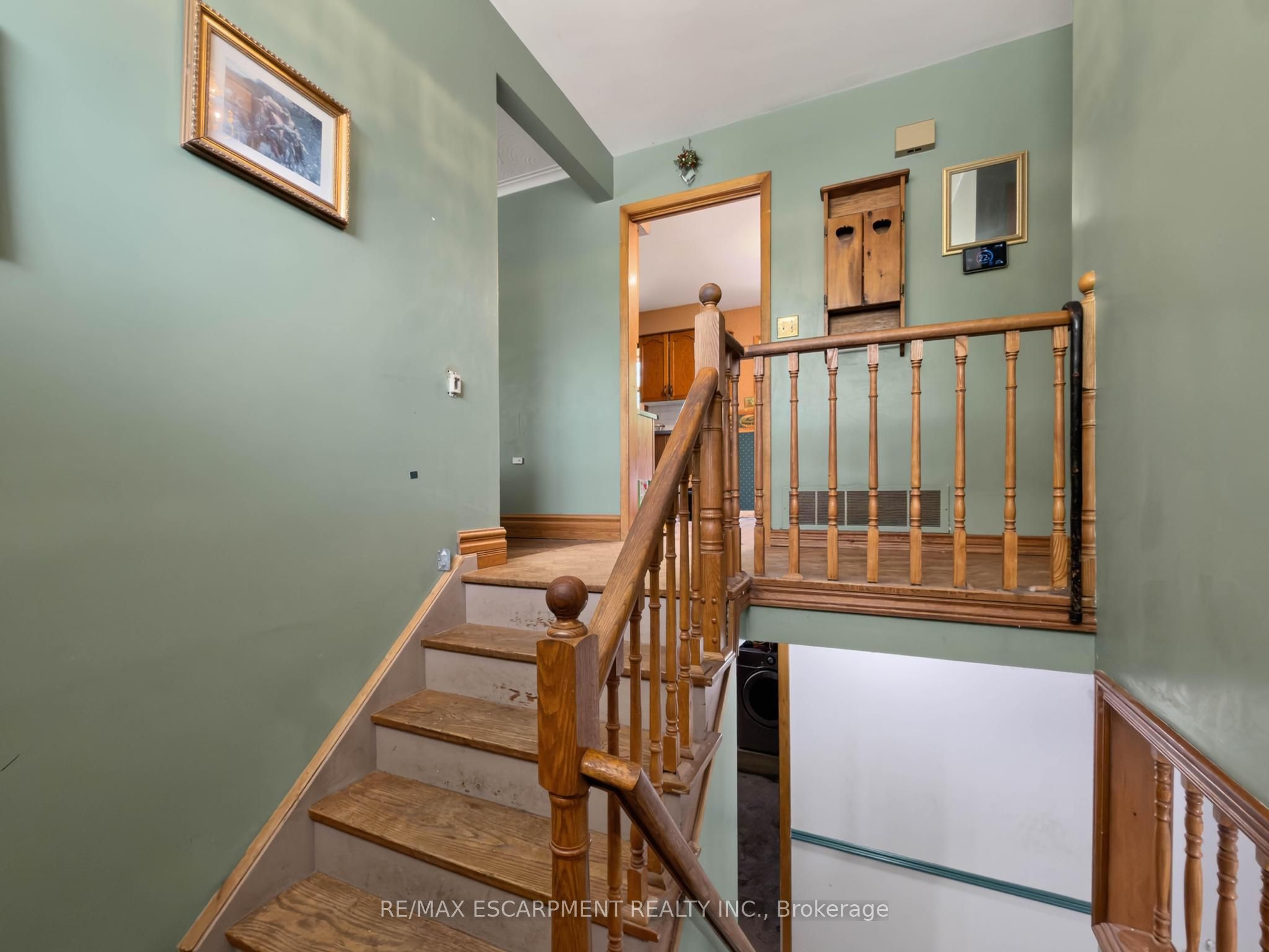 2490 Yarmouth Crescent Property Photo 9