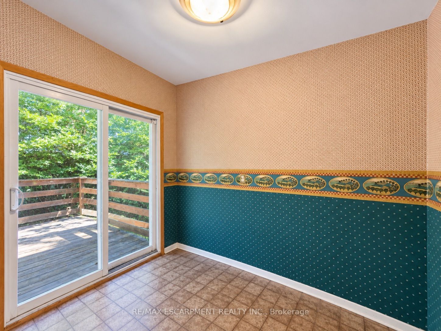 2490 Yarmouth Crescent Property Photo 19