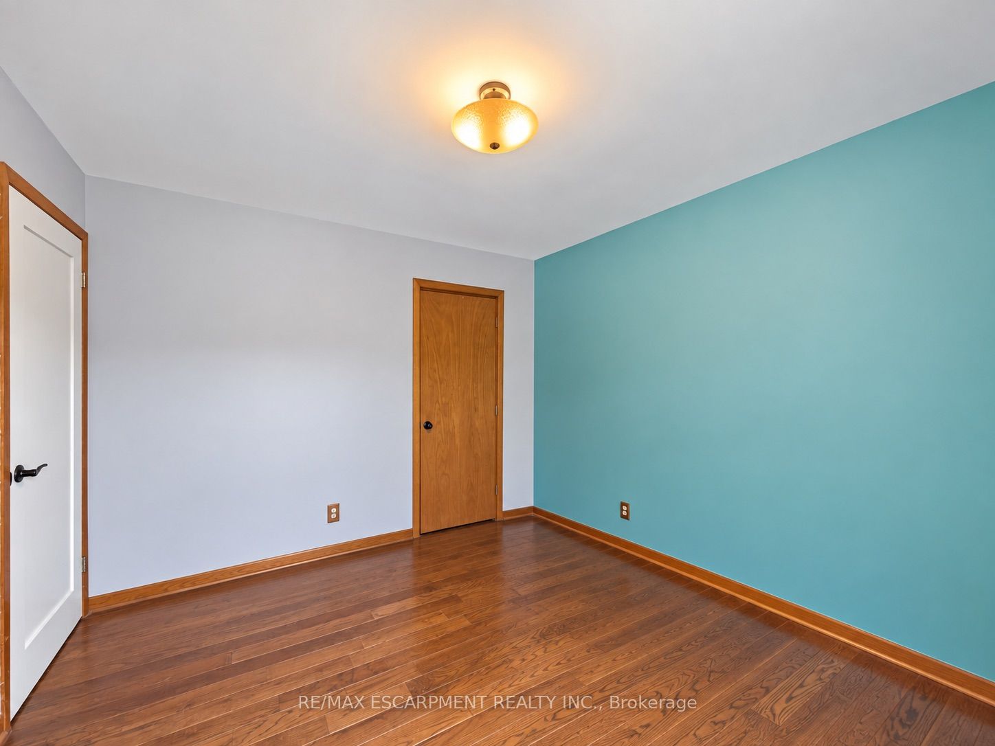 2490 Yarmouth Crescent Property Photo 25