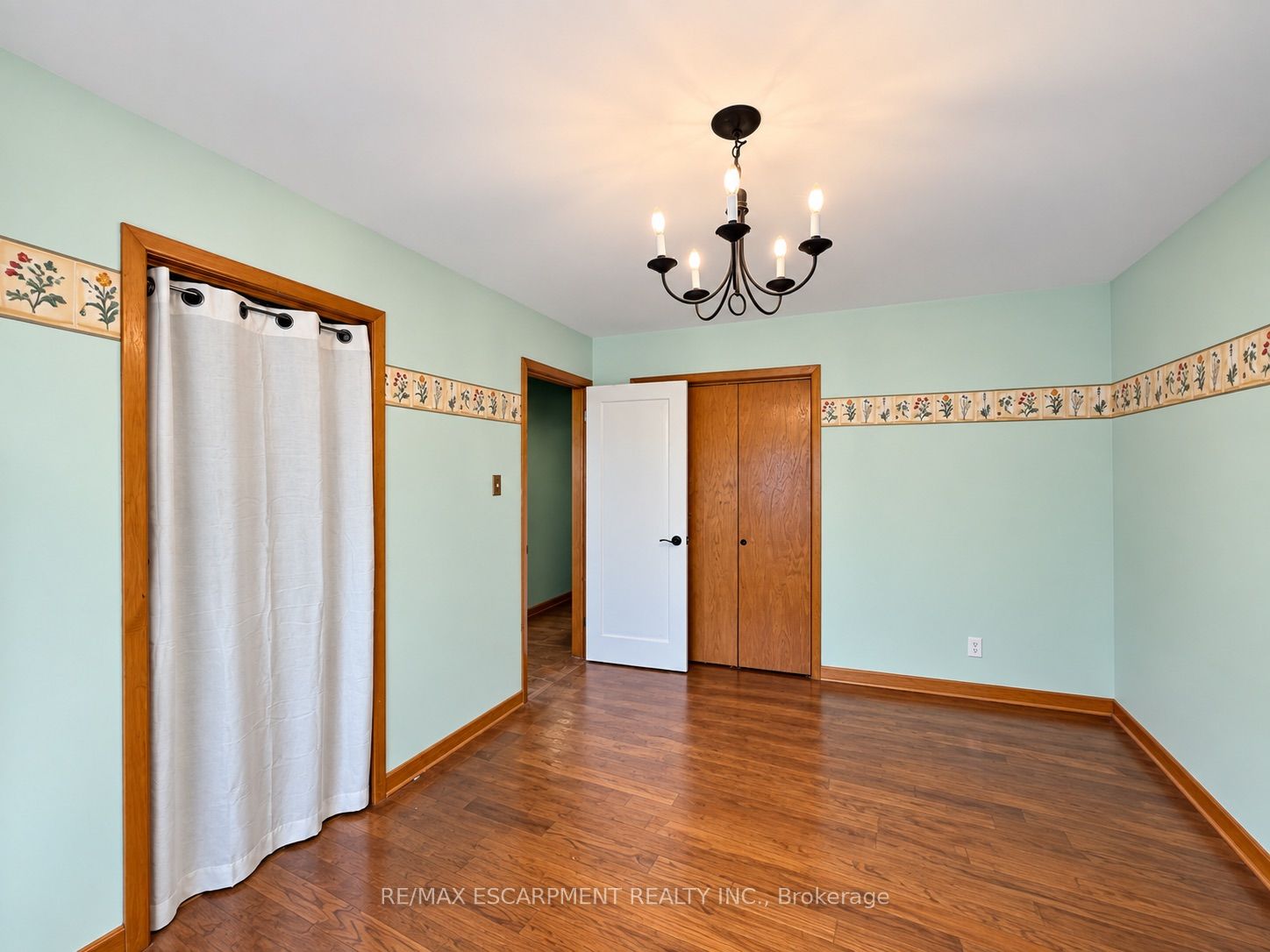 2490 Yarmouth Crescent Property Photo 26