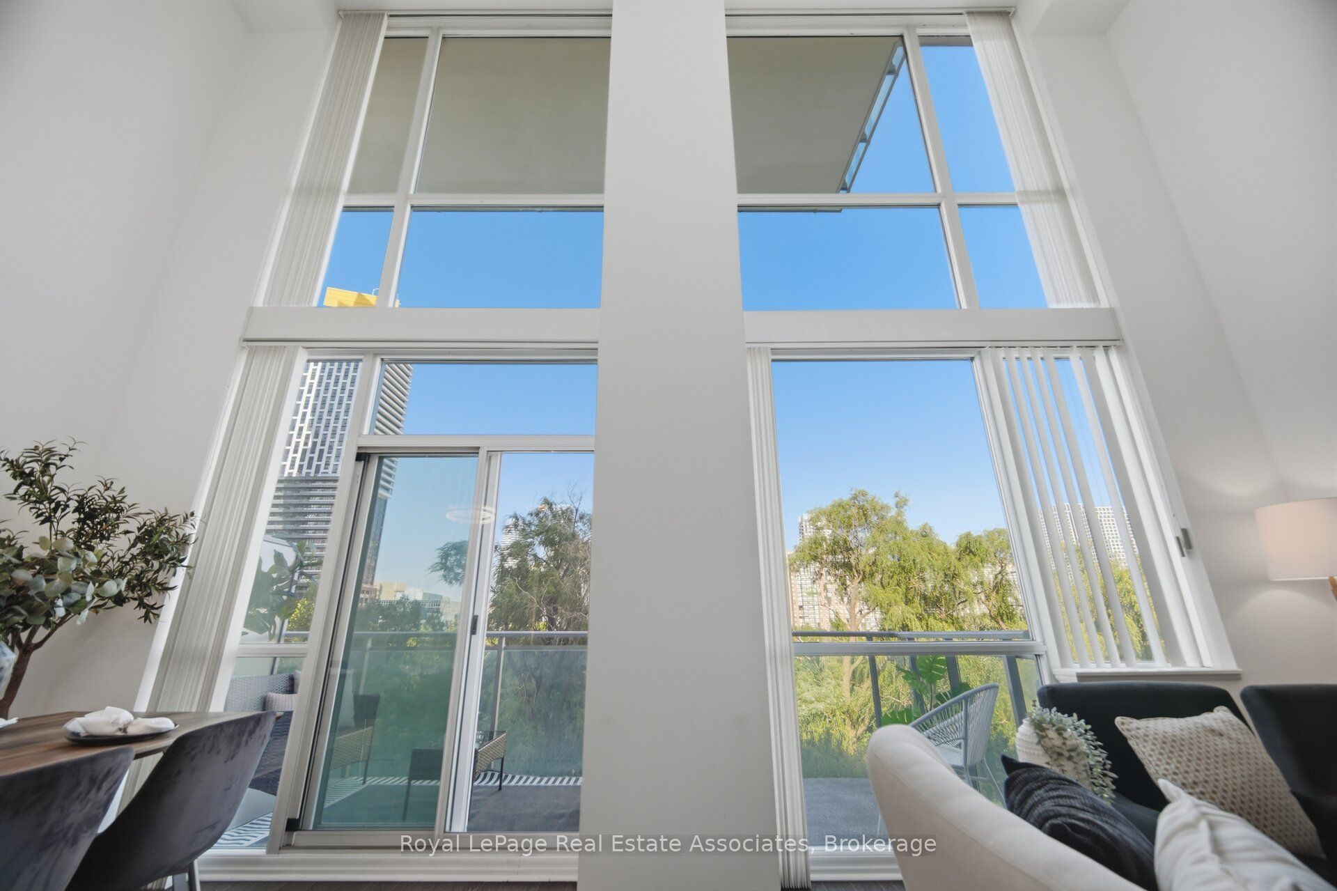 220 Burnhamthorpe Road W 305 Property Photo 18