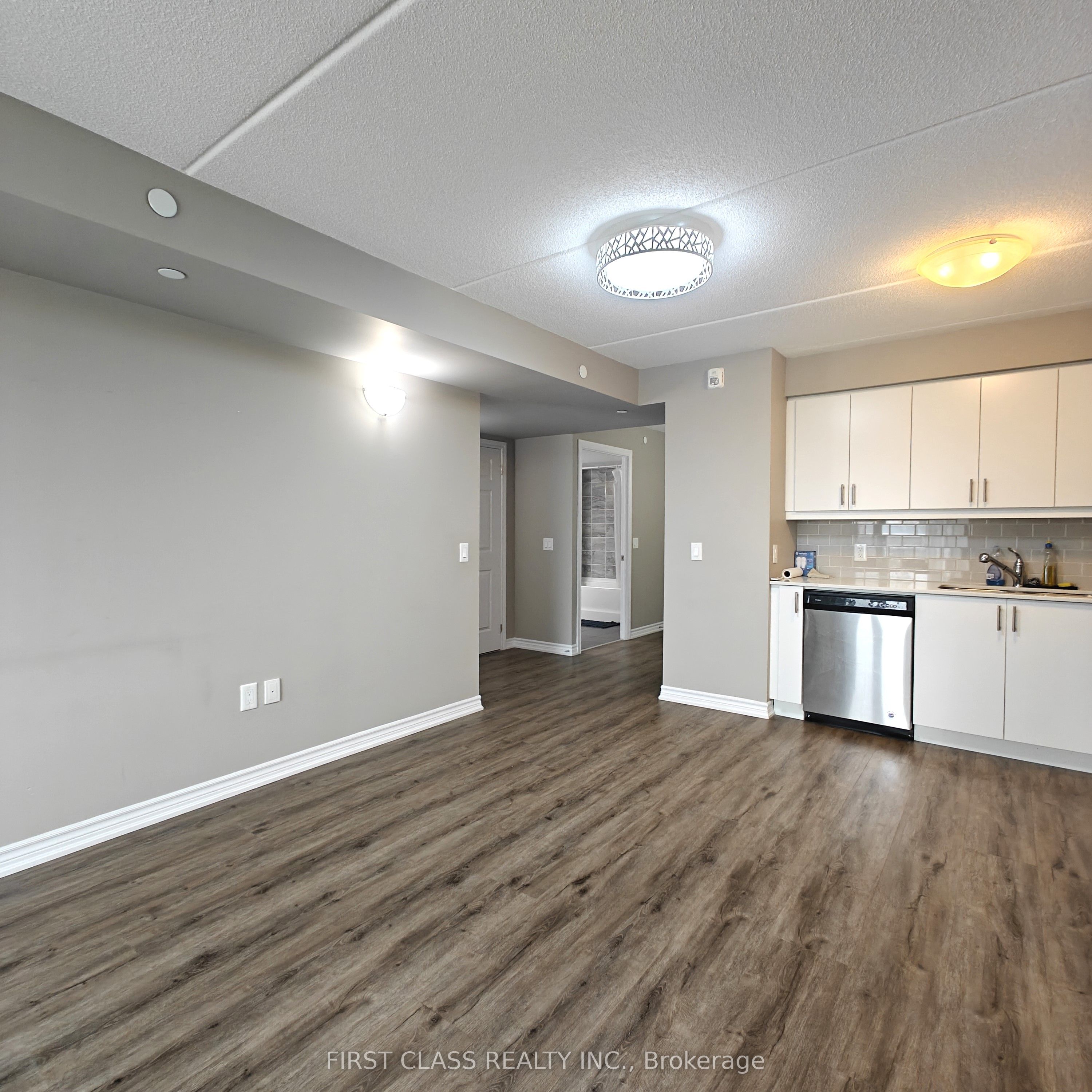 716 Main Street E 808 Property Photo 12