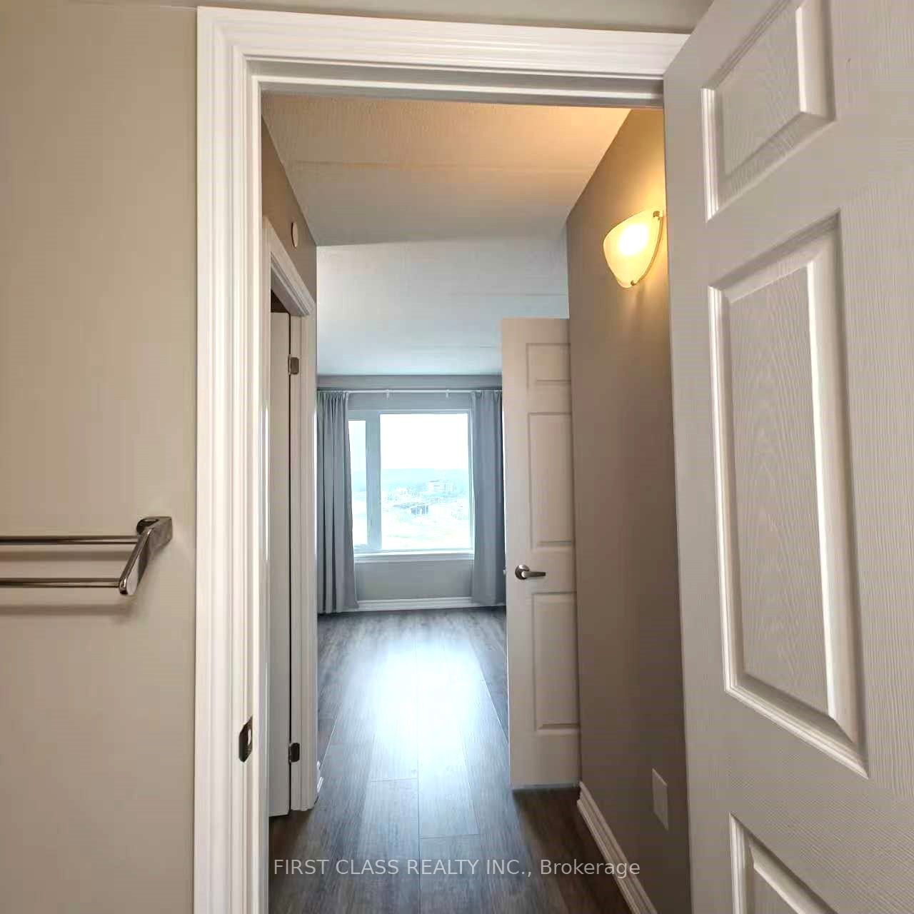 716 Main Street E 808 Property Photo 17