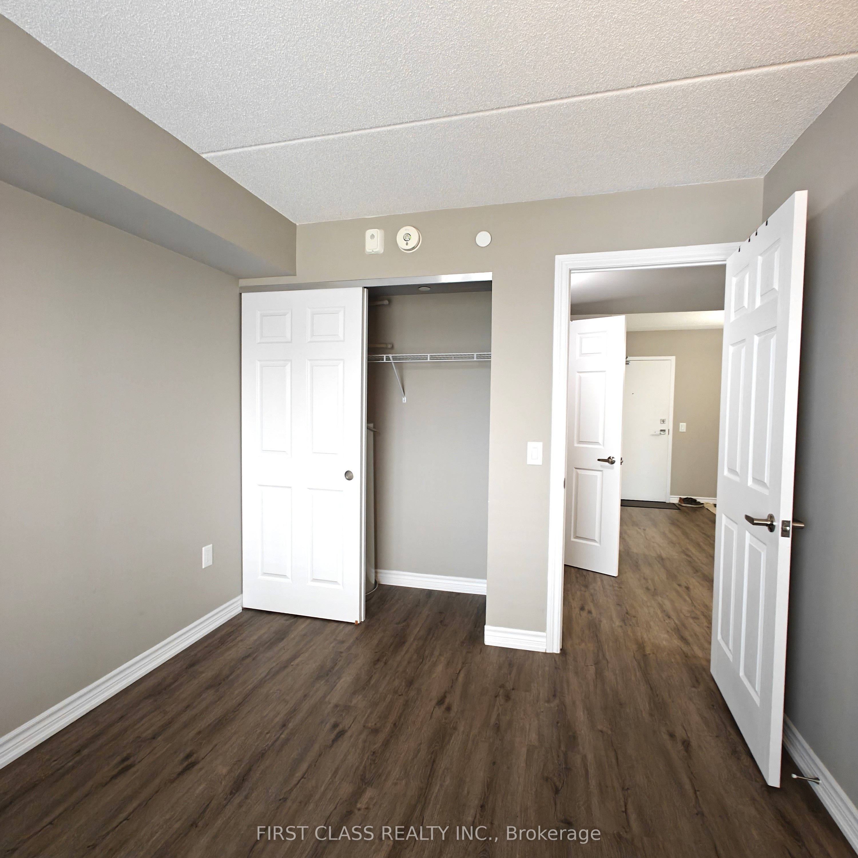 716 Main Street E 808 Property Photo 22
