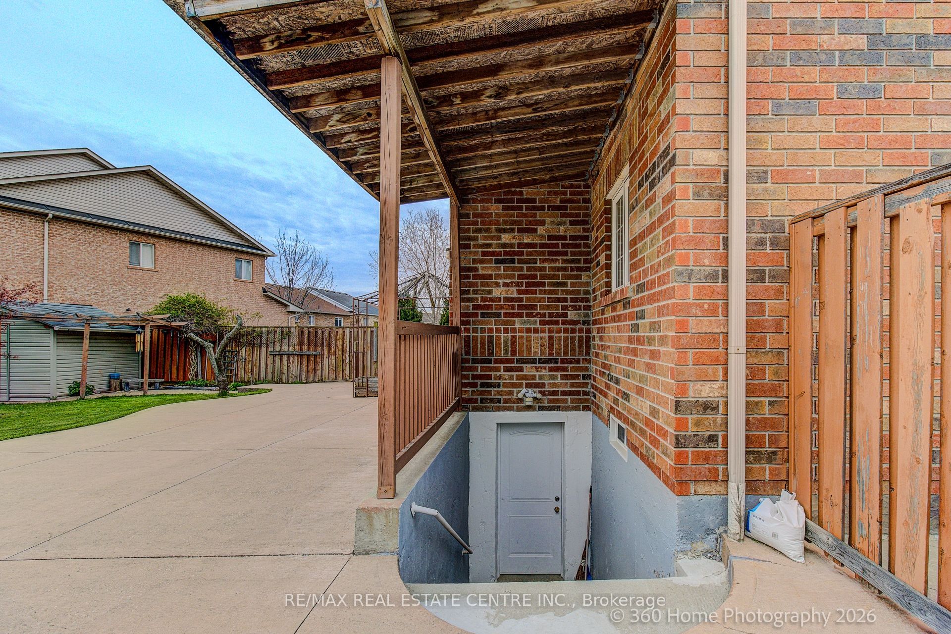 806 White Clover Way Property Photo 25