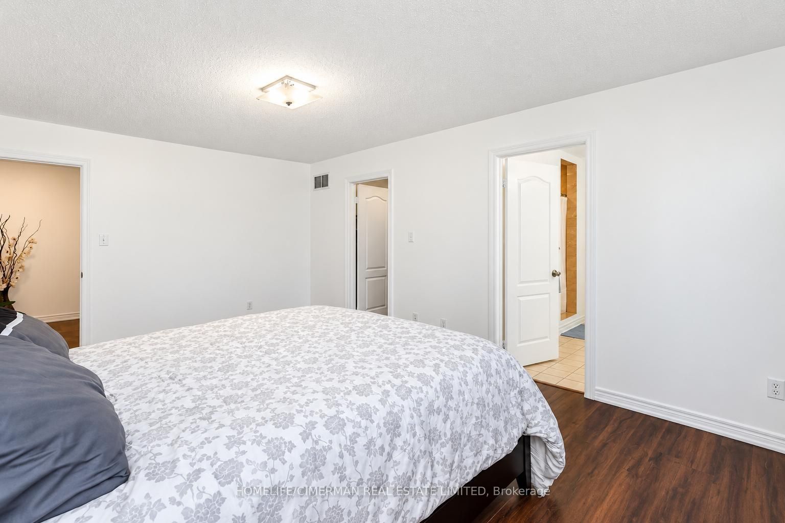 7 Okanagan Drive E Property Photo 4