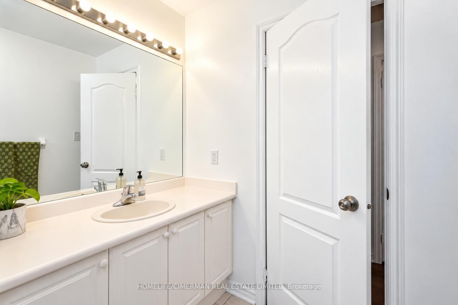 7 Okanagan Drive E Property Photo 6